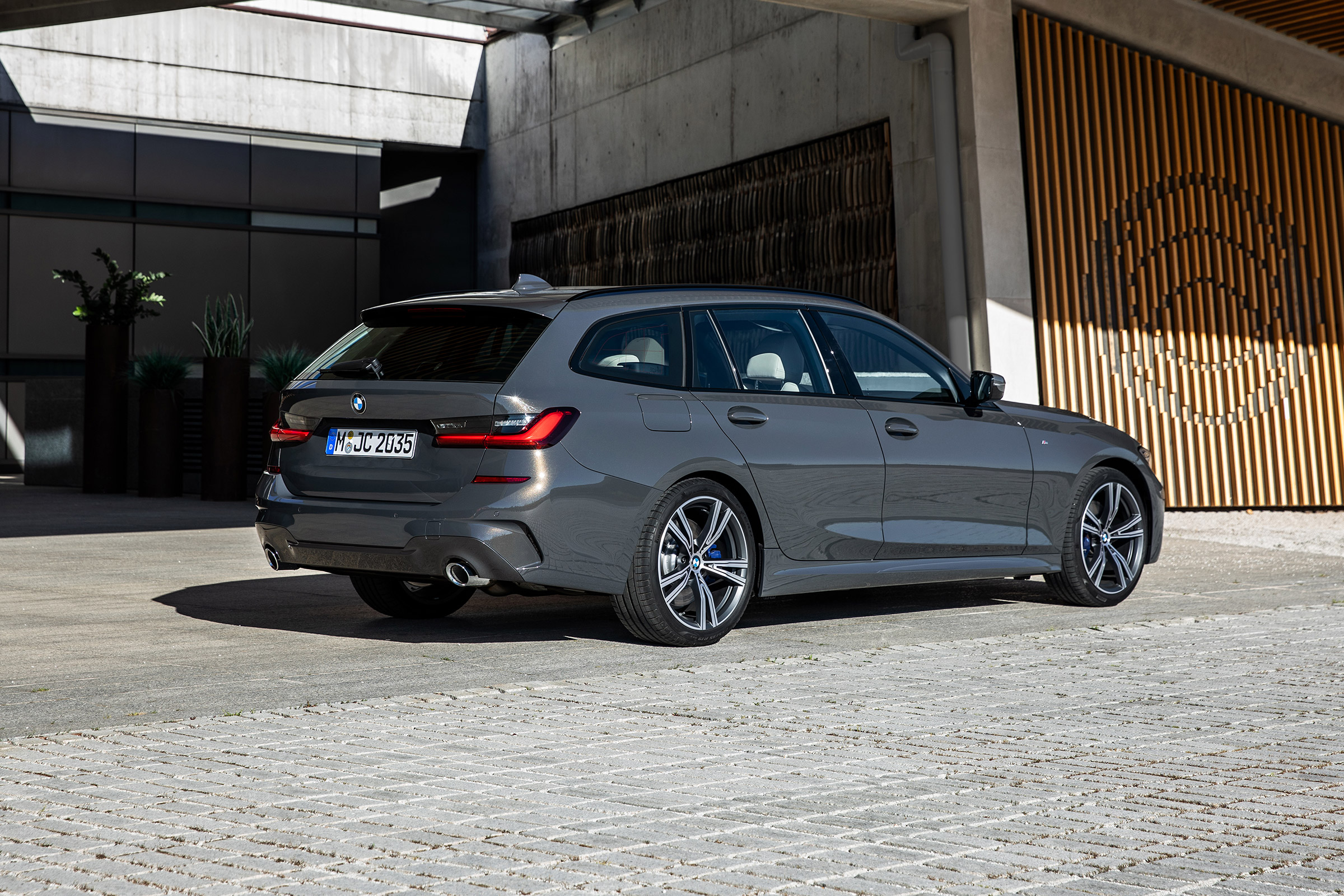 BMW 3-series Touring 2019 - rear
