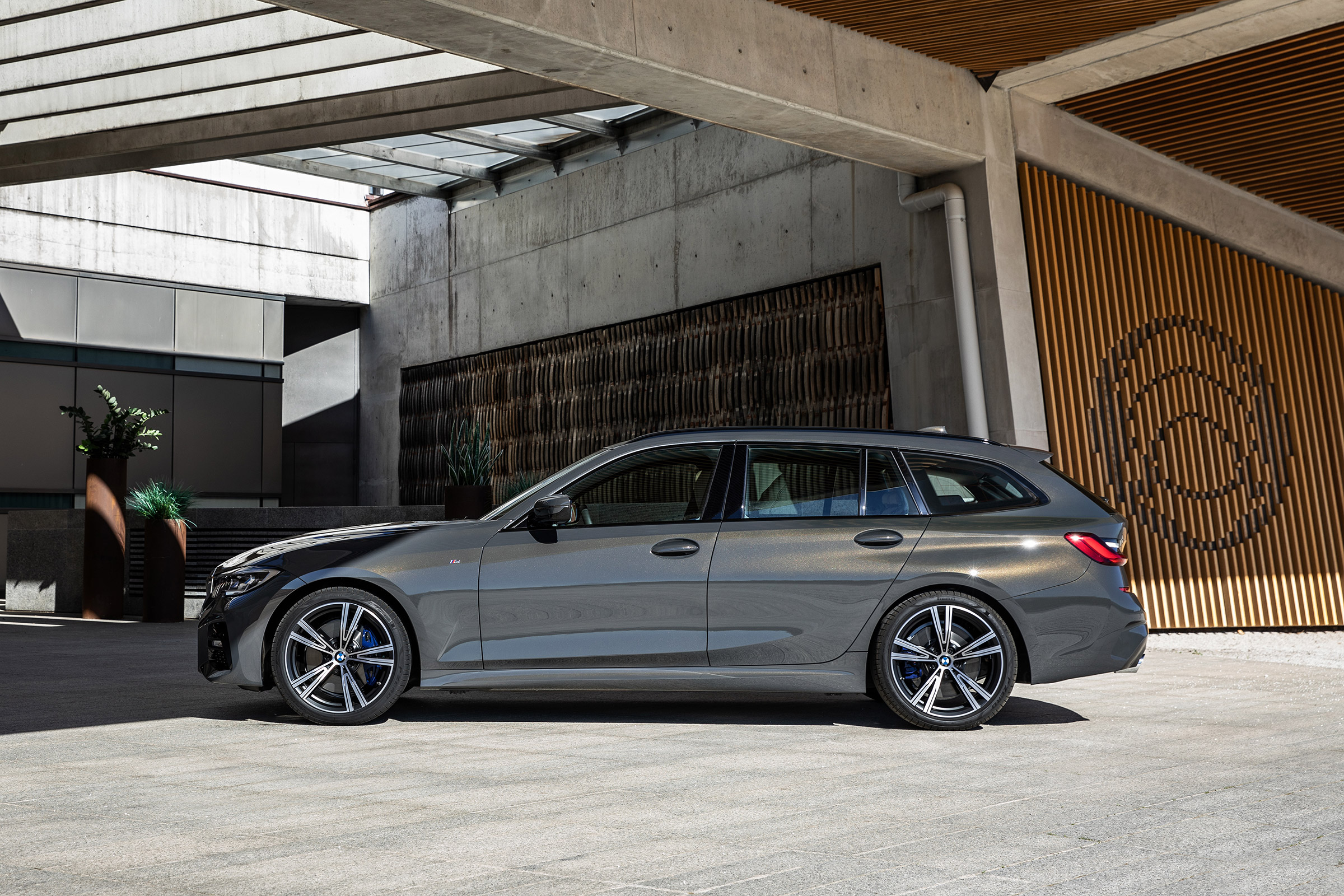 BMW 3-series Touring 2019 - side