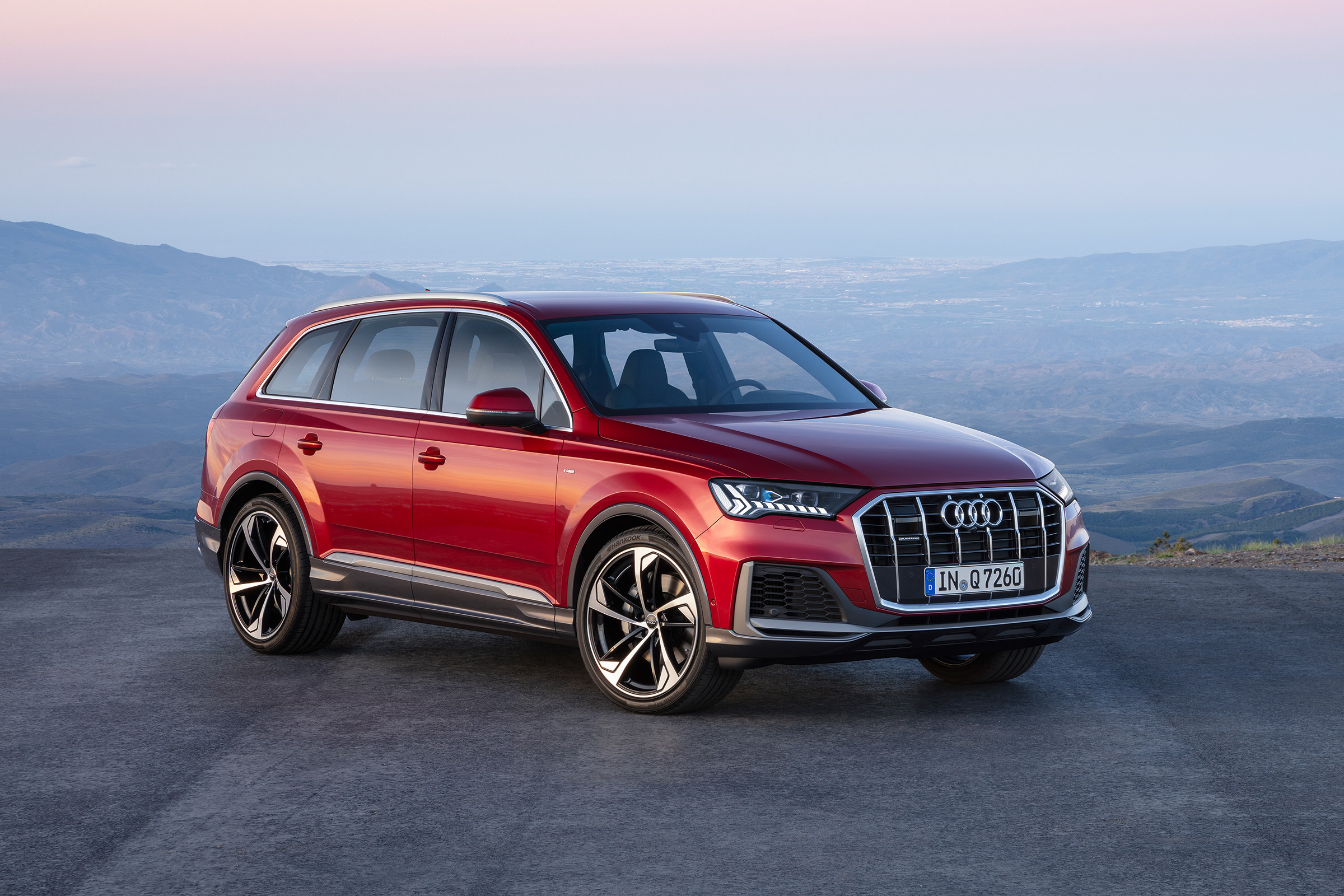 Audi Q7 facelift - front quarter