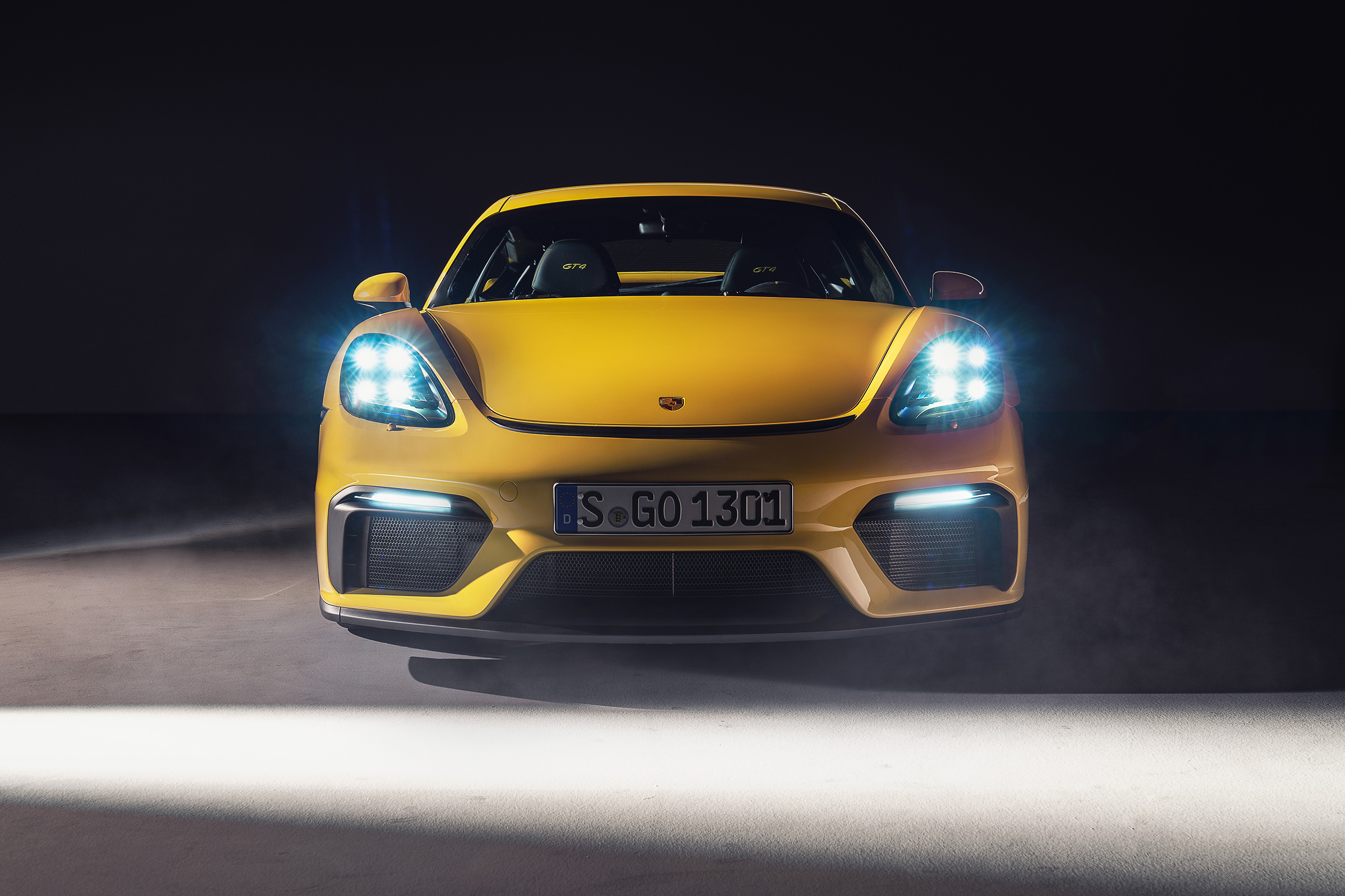 Porsche 718 Cayman GT4 front