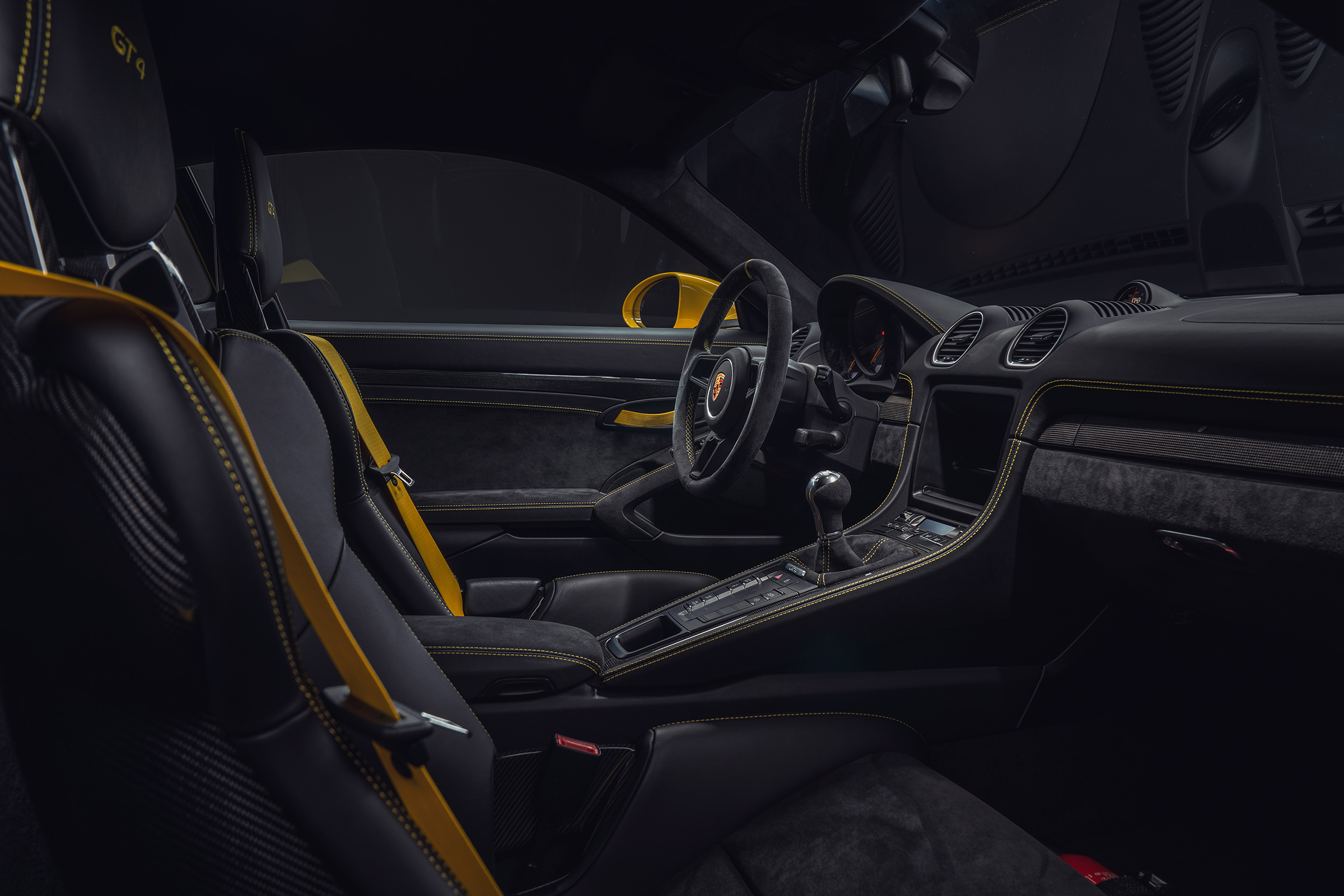 Porsche 718 Cayman GT4 interior