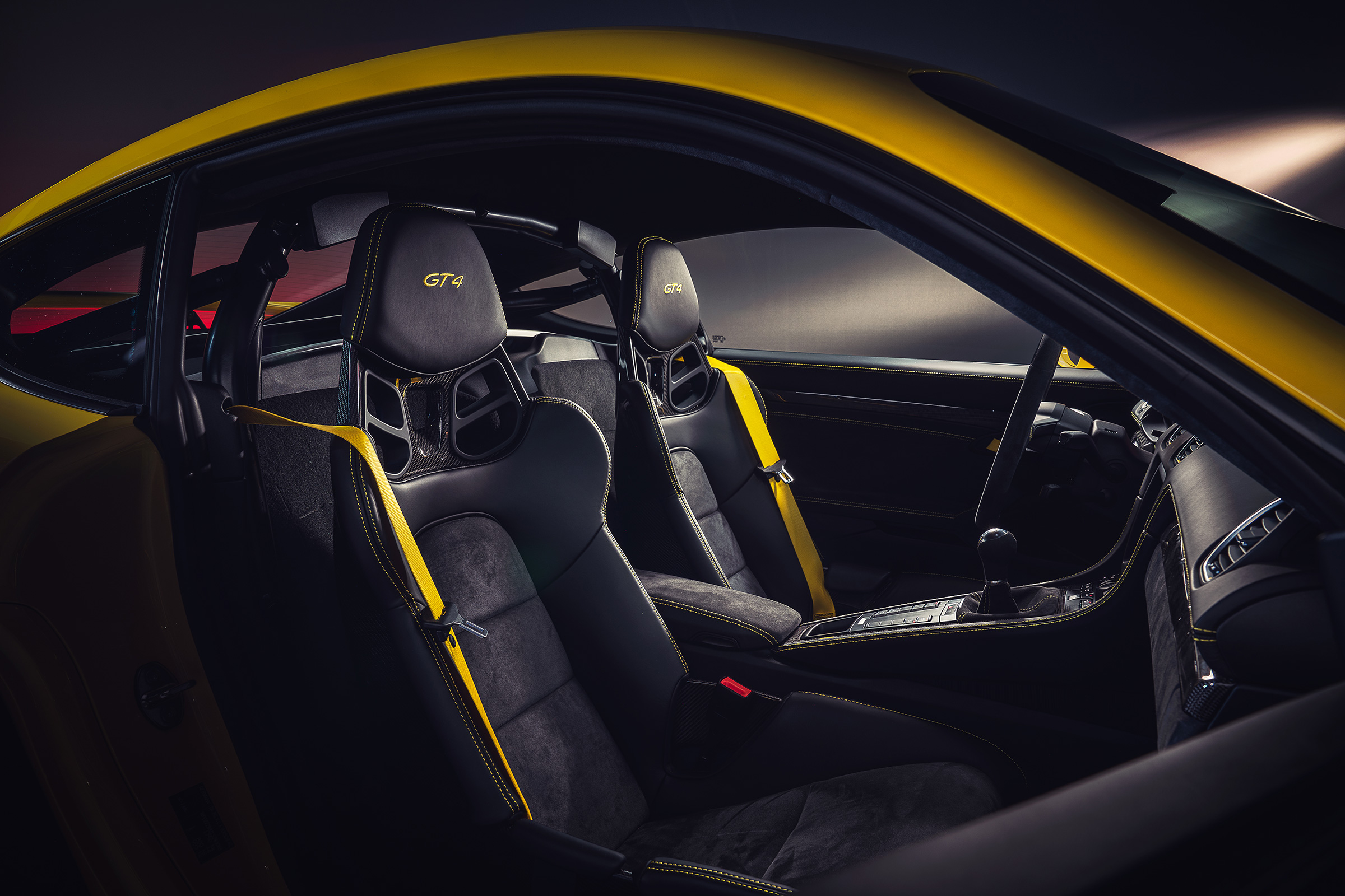 Porsche 718 Cayman GT4 seats