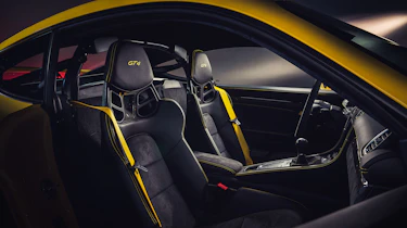 Porsche 718 Cayman GT4 seats