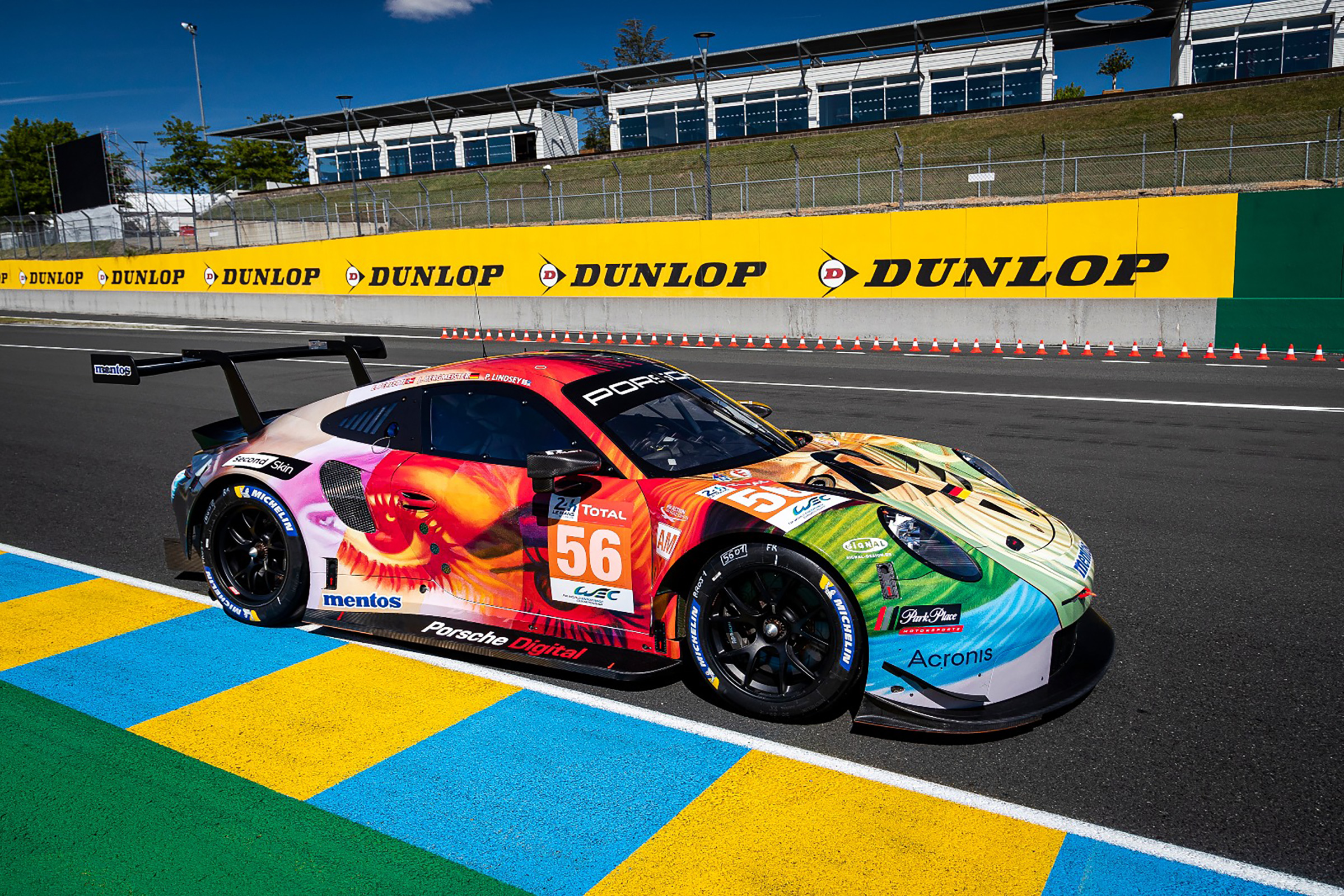 Porsche-approved online livery design service