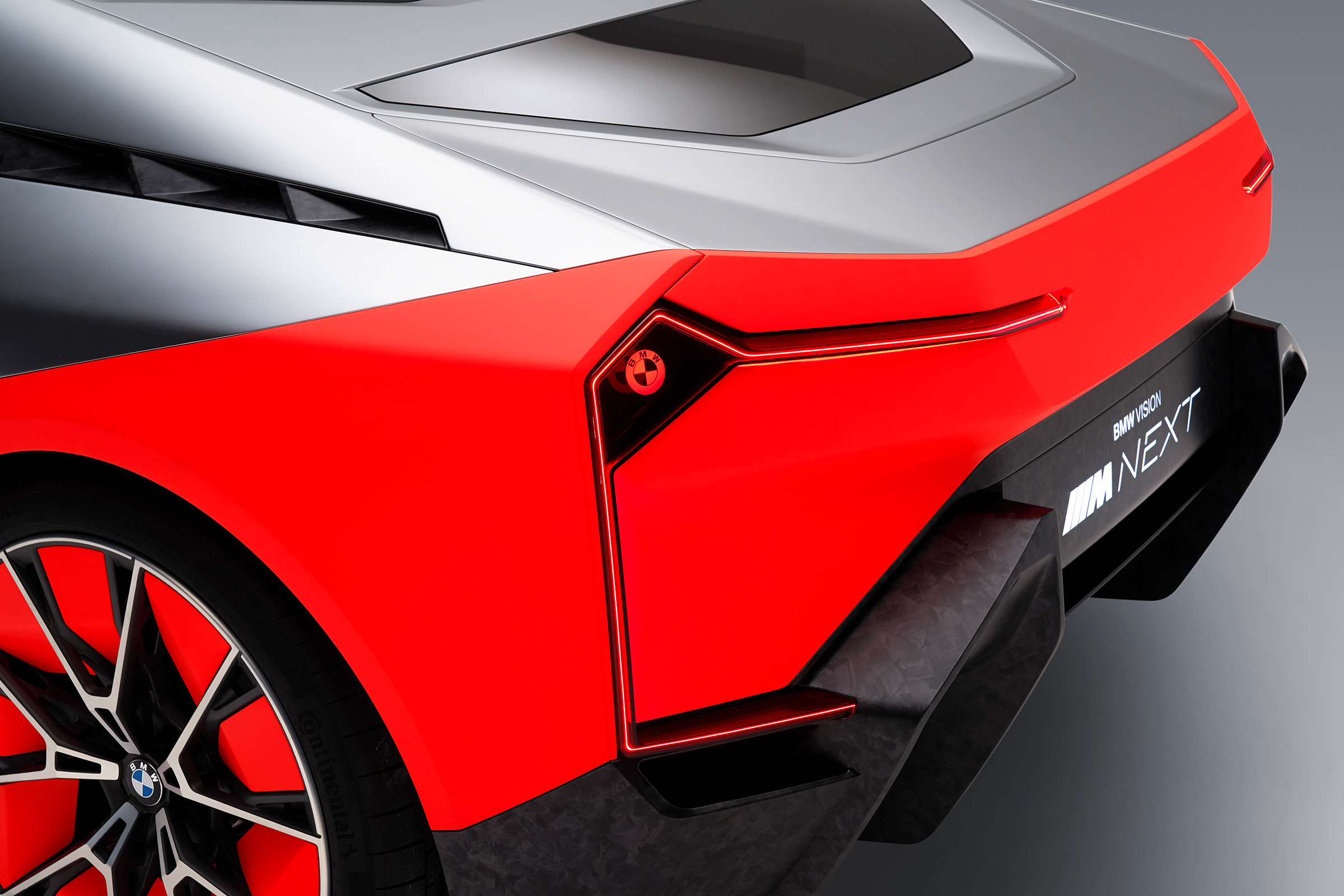 BMW Vision M Next - badges