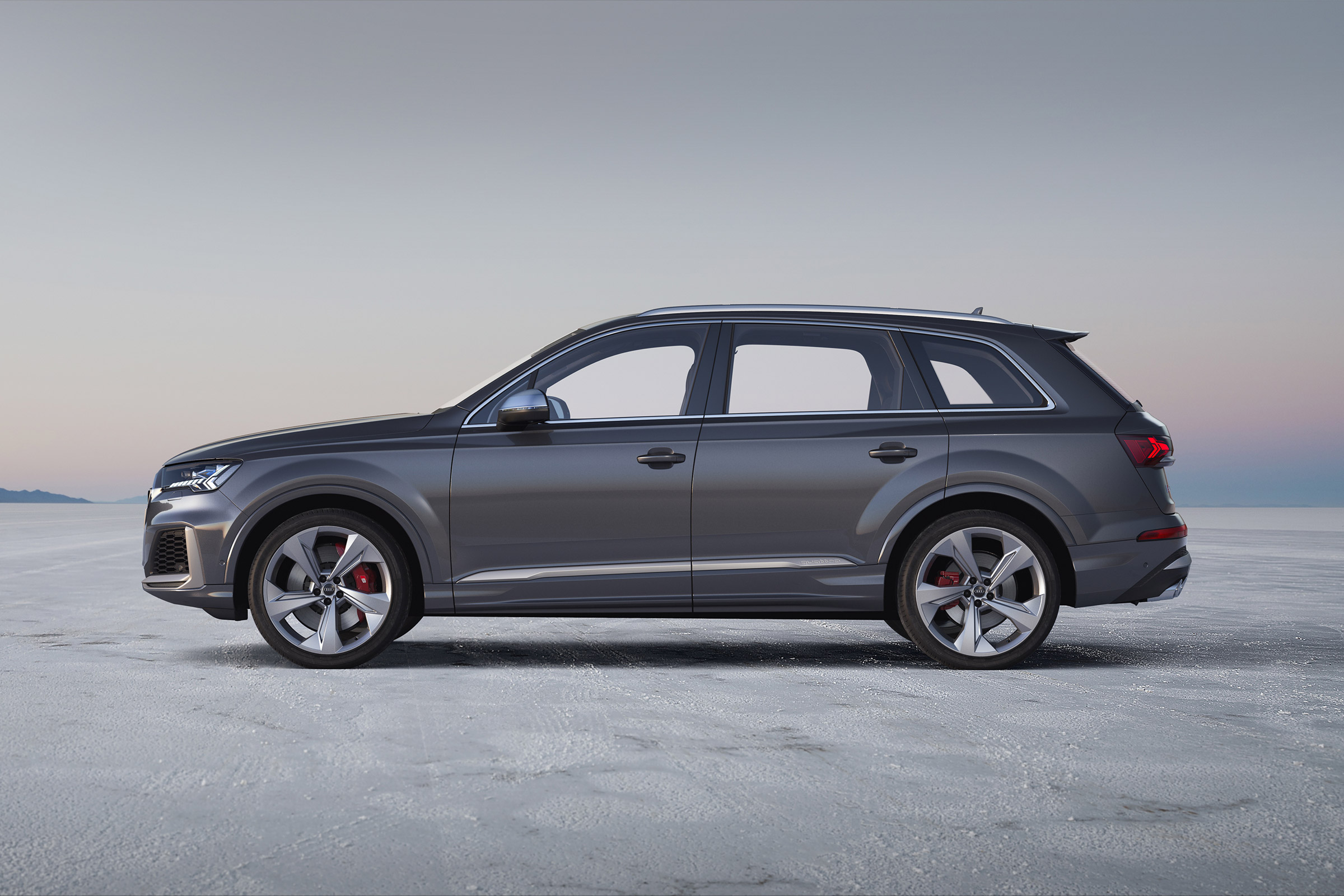 Audi SQ7 TDI - side