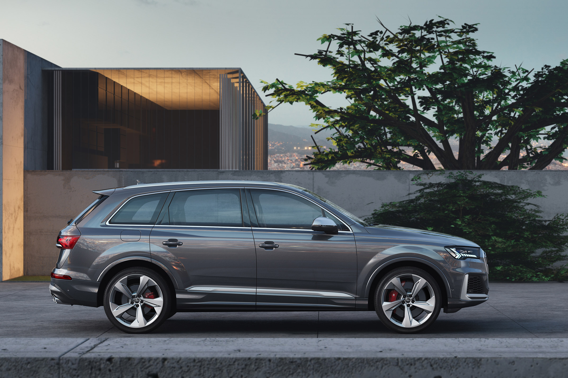 Audi SQ7 TDI - side
