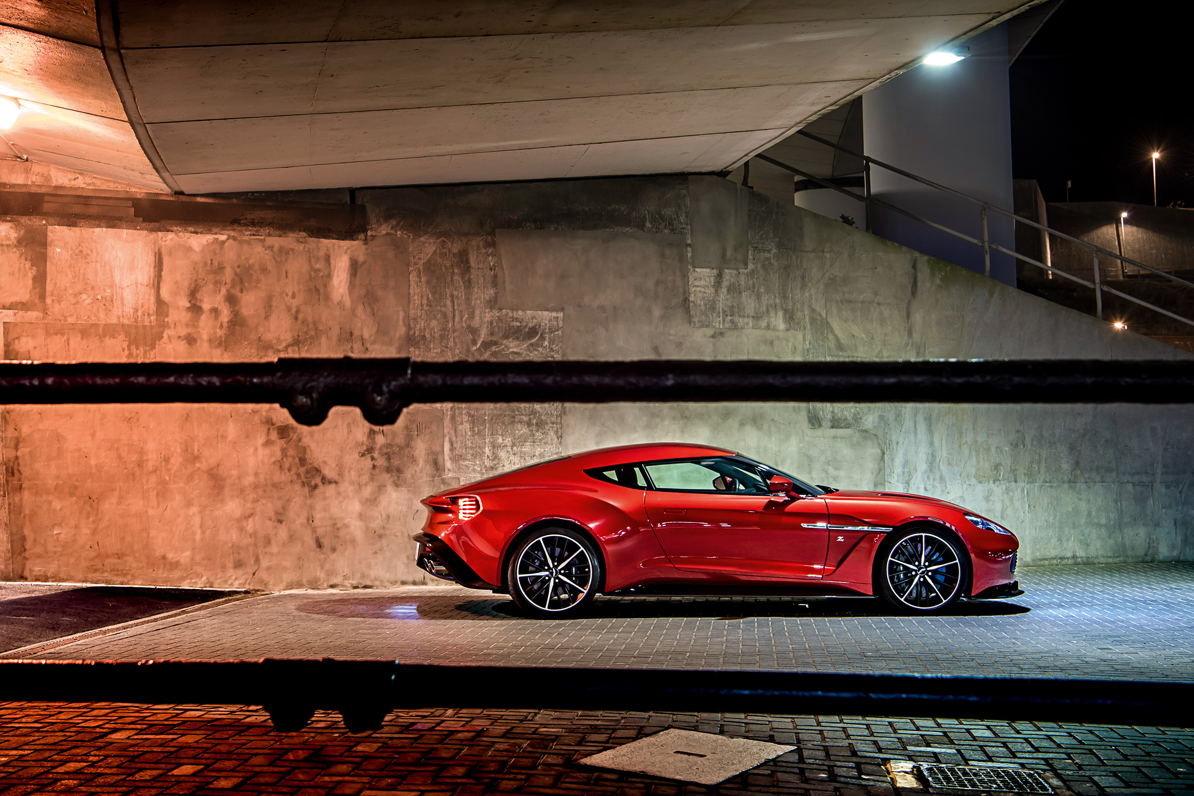 Aston Martin Vanquish Zagato  side