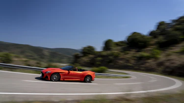Aston Martin DBS Superleggera Volante side pan