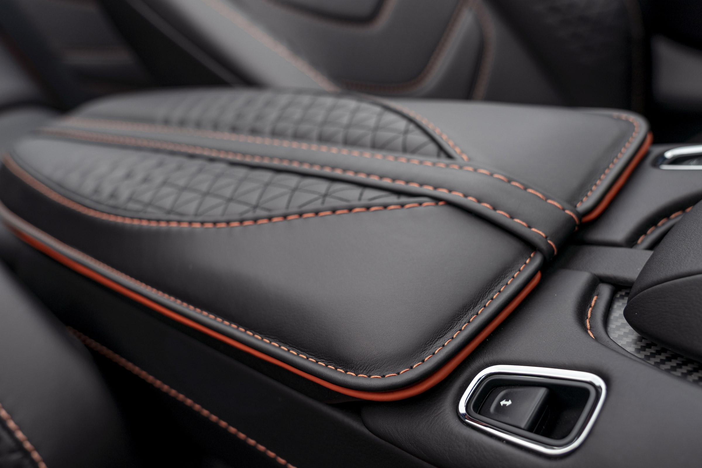 Aston Martin DBS Superleggera Volante interior