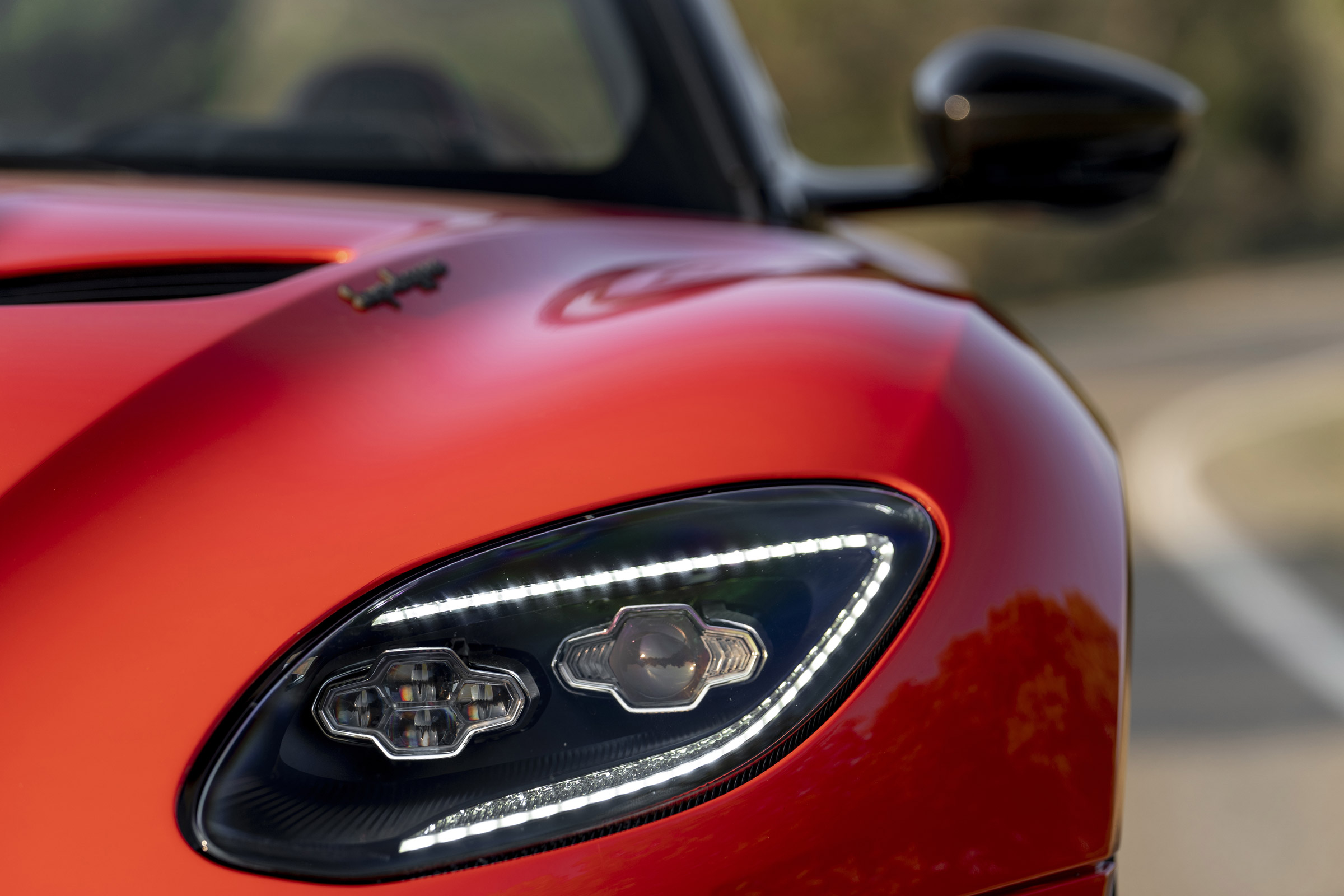 Aston Martin DBS Superleggera Volante light