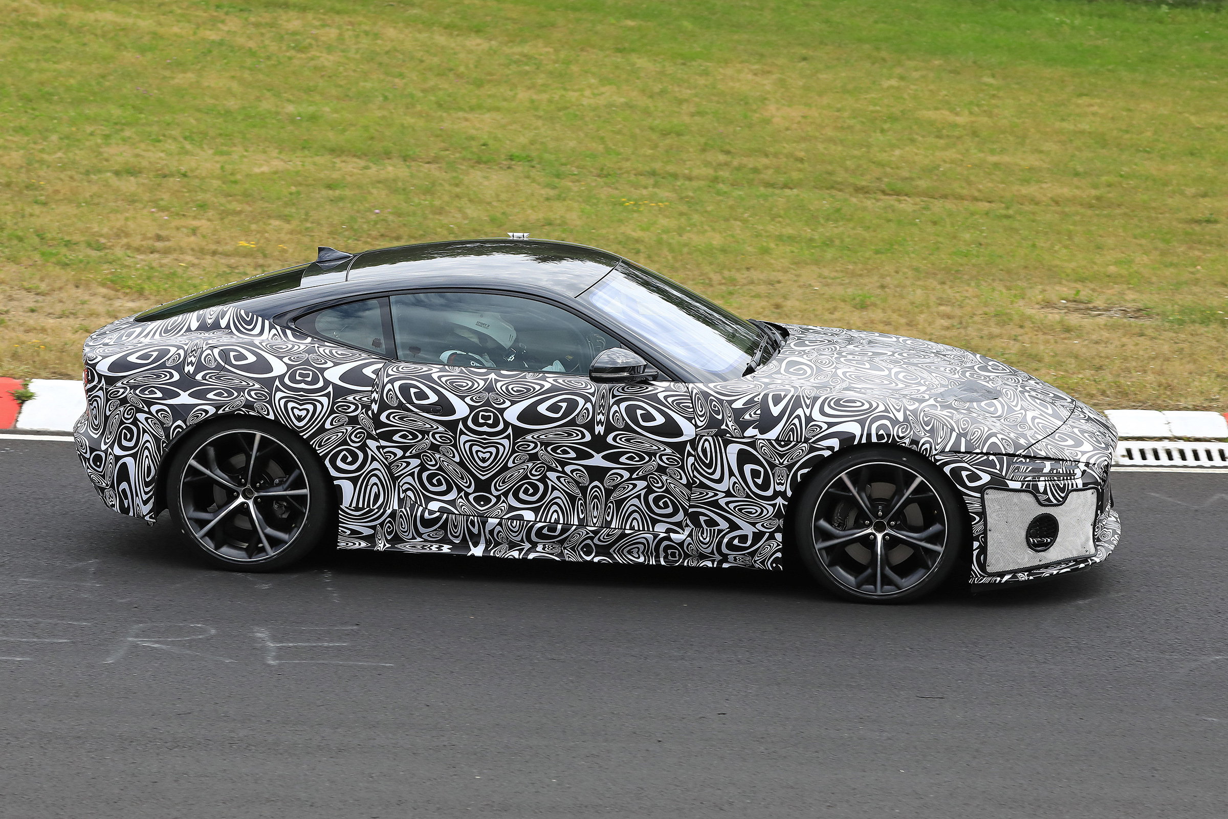 Jaguar F-type facelift spied side