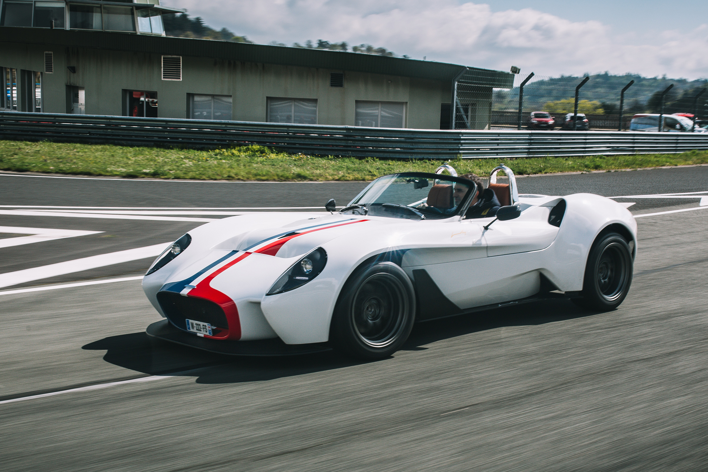 Jannarelly Design-1 front track