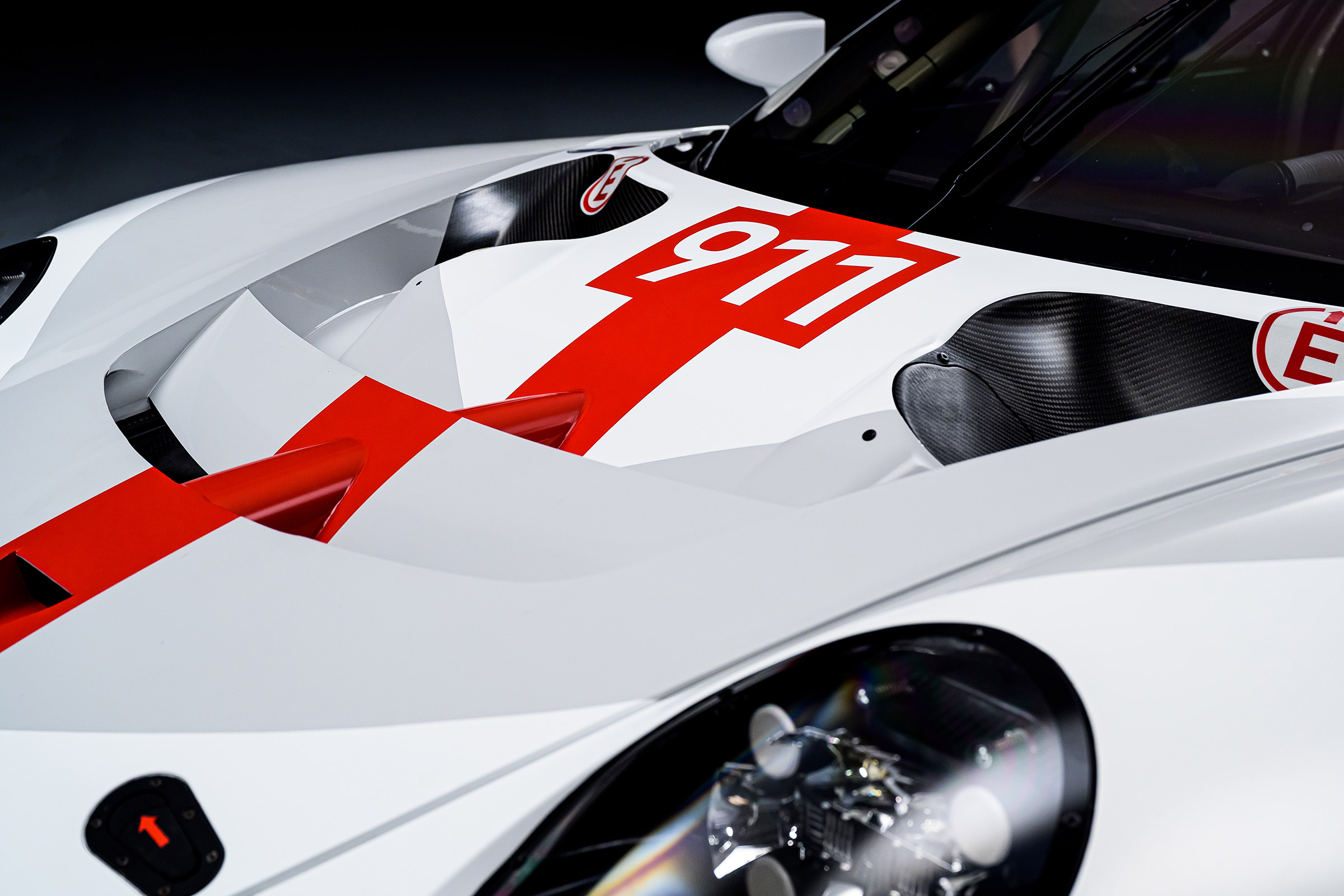Porsche 911 RSR - bonnet