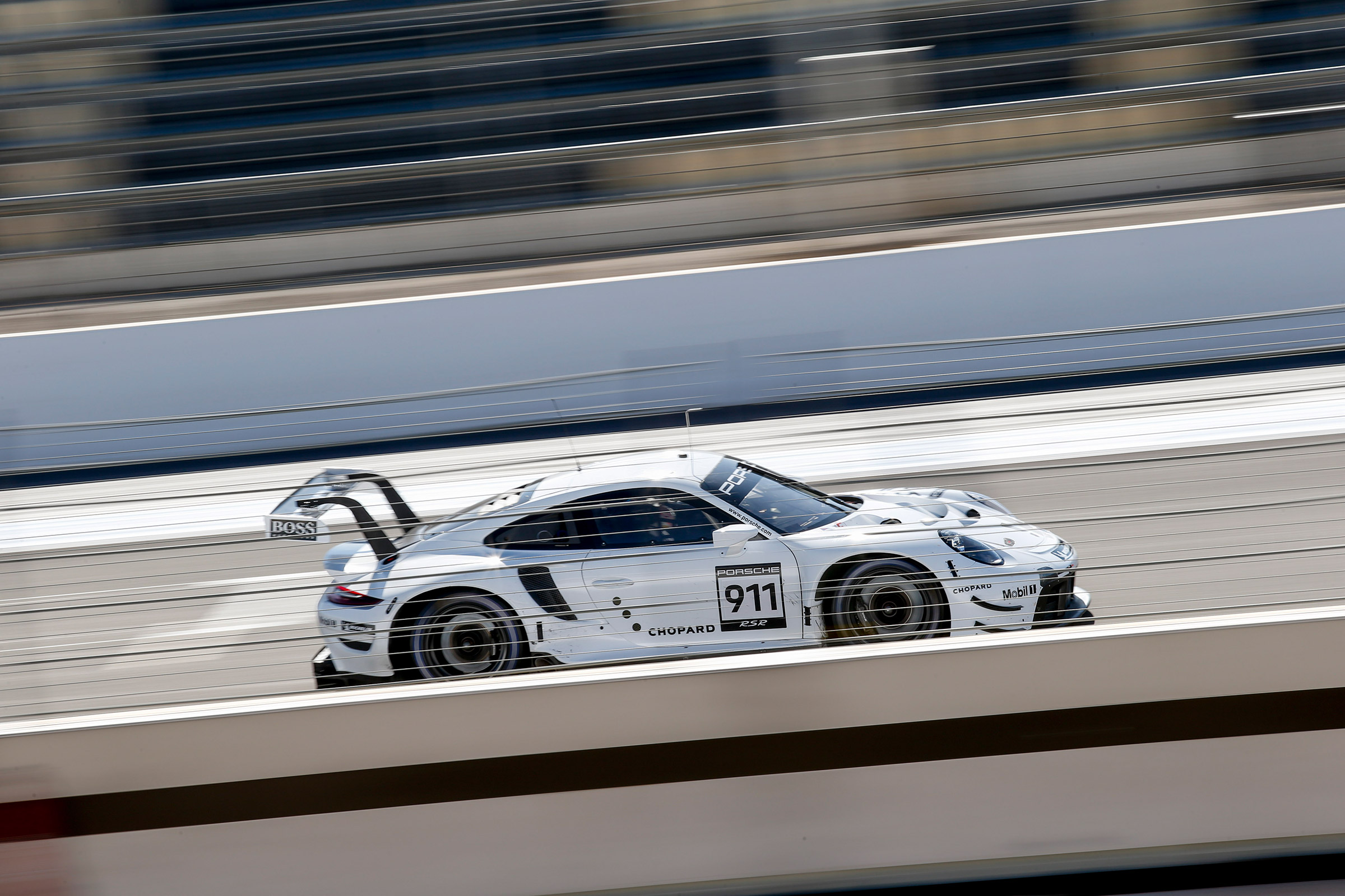 Porsche 911 RSR - side