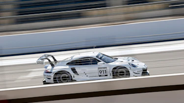 Porsche 911 RSR - side