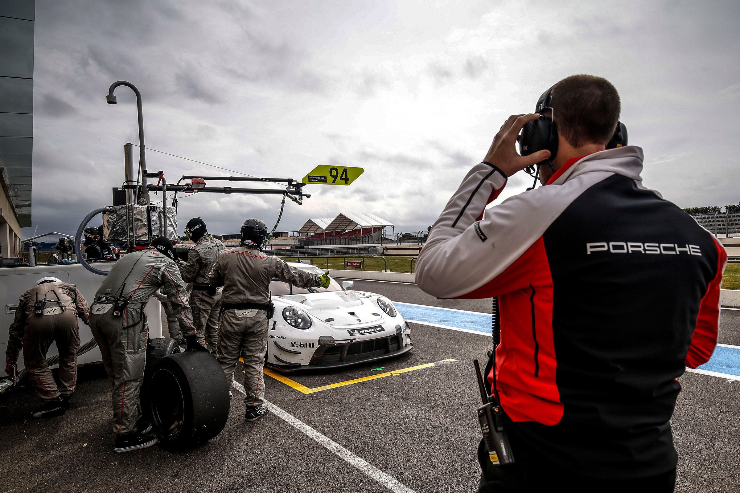 Porsche 911 RSR - pits