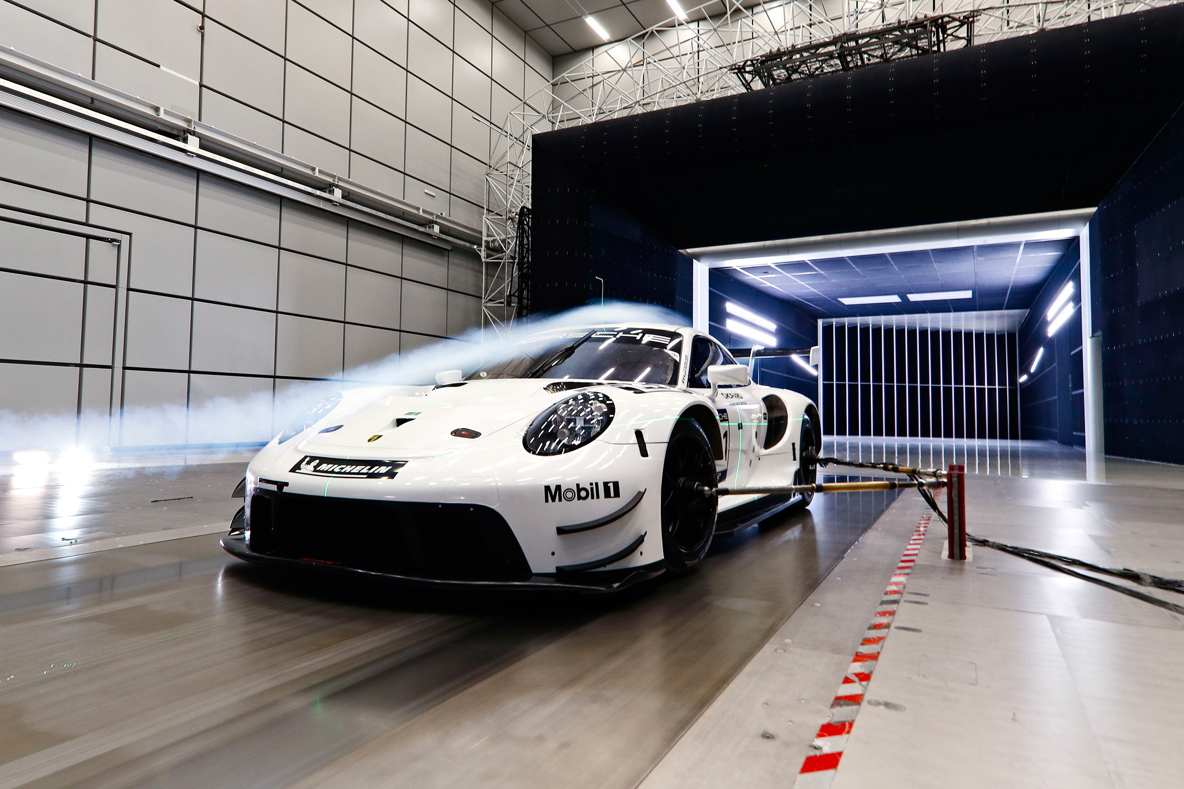 Porsche 911 RSR -quarter
