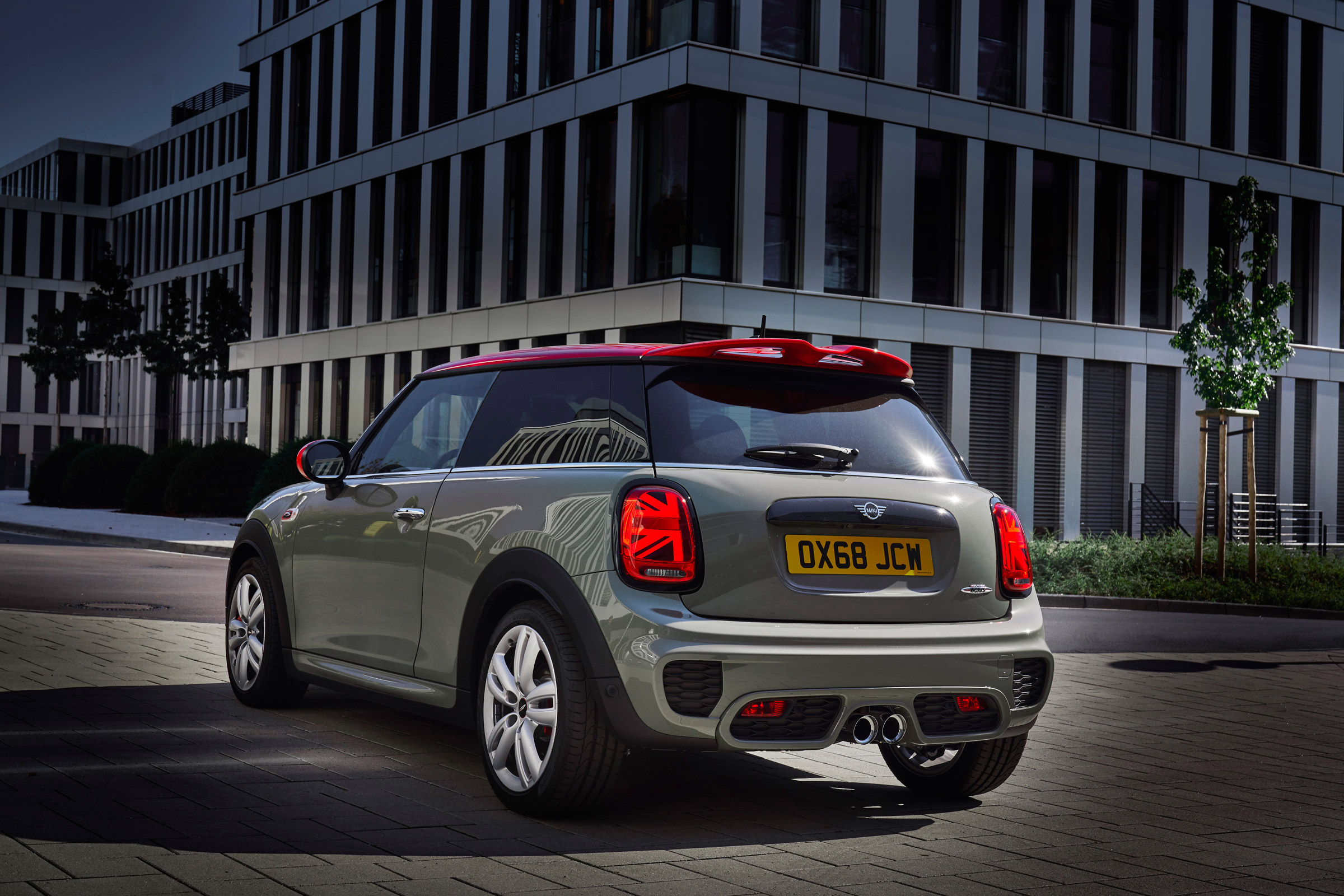 Mini John Cooper Works hatch 2019 facelift rear