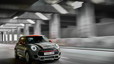 Mini John Cooper Works hatch 2019 facelift driving