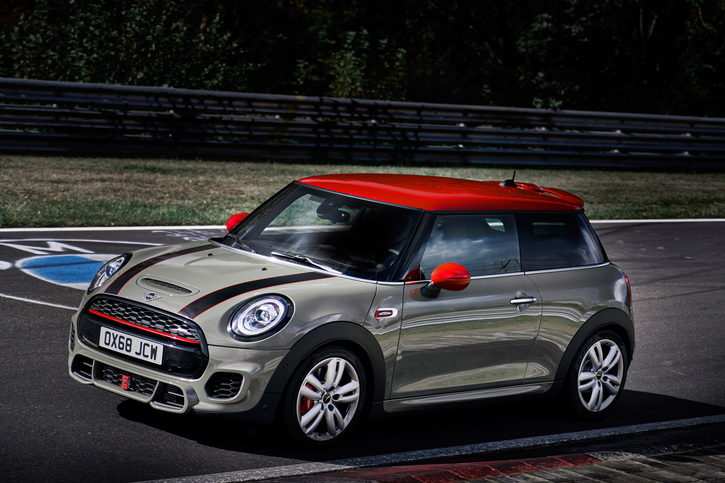 Mini John Cooper Works hatch 2019 facelift side