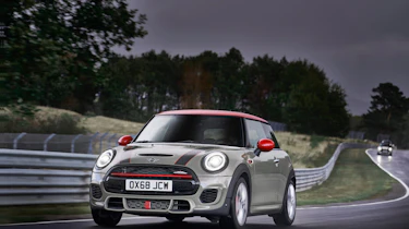Mini John Cooper Works hatch 2019 facelift driving