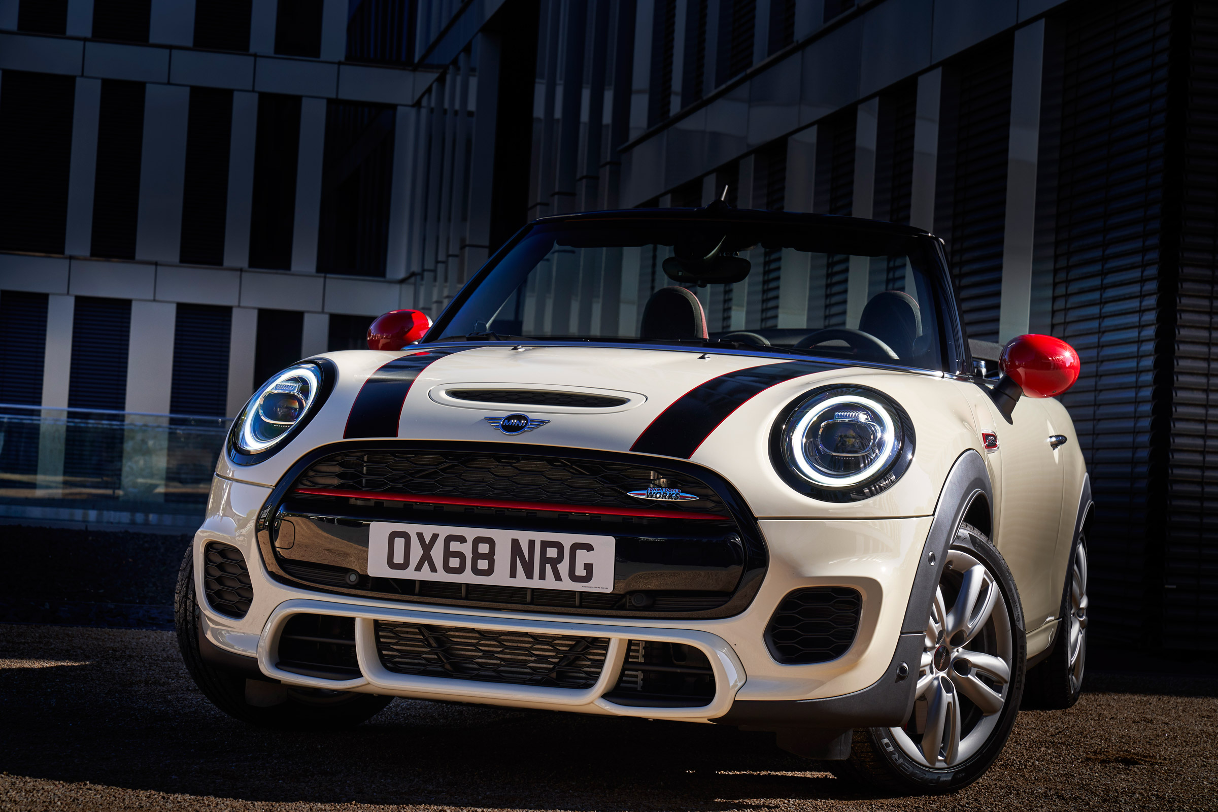 Mini John Cooper Works convertible 2019 facelift nose
