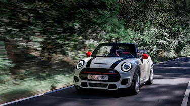 Mini John Cooper Works convertible 2019 facelift driving