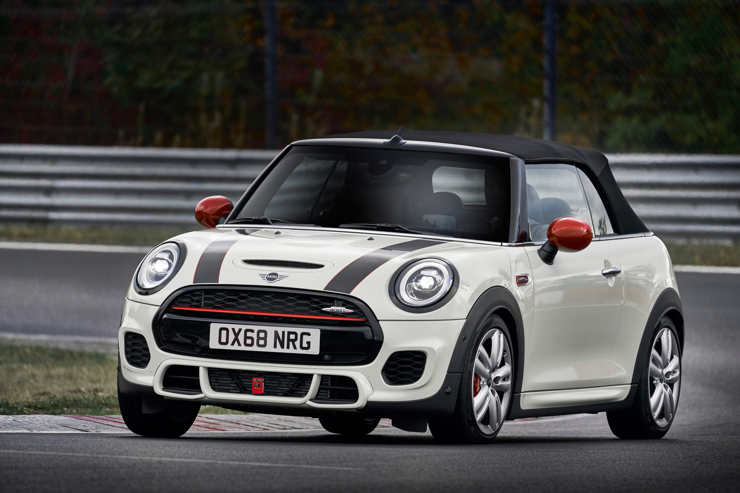 Mini John Cooper Works convertible 2019 facelift driving