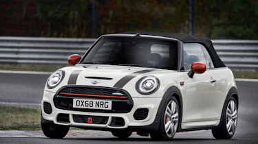 Mini John Cooper Works convertible 2019 facelift driving