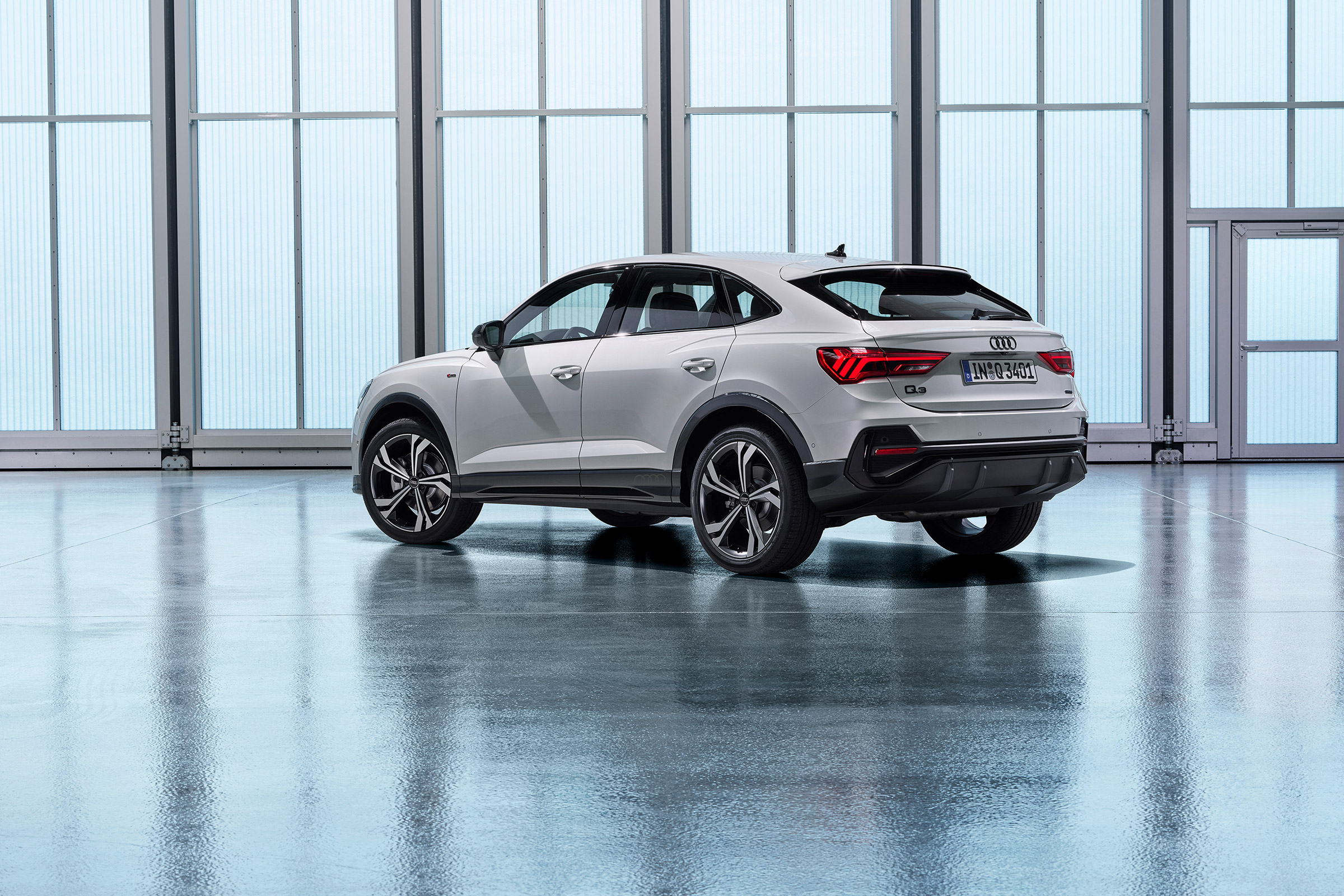 Audi Q3 Sportback - header