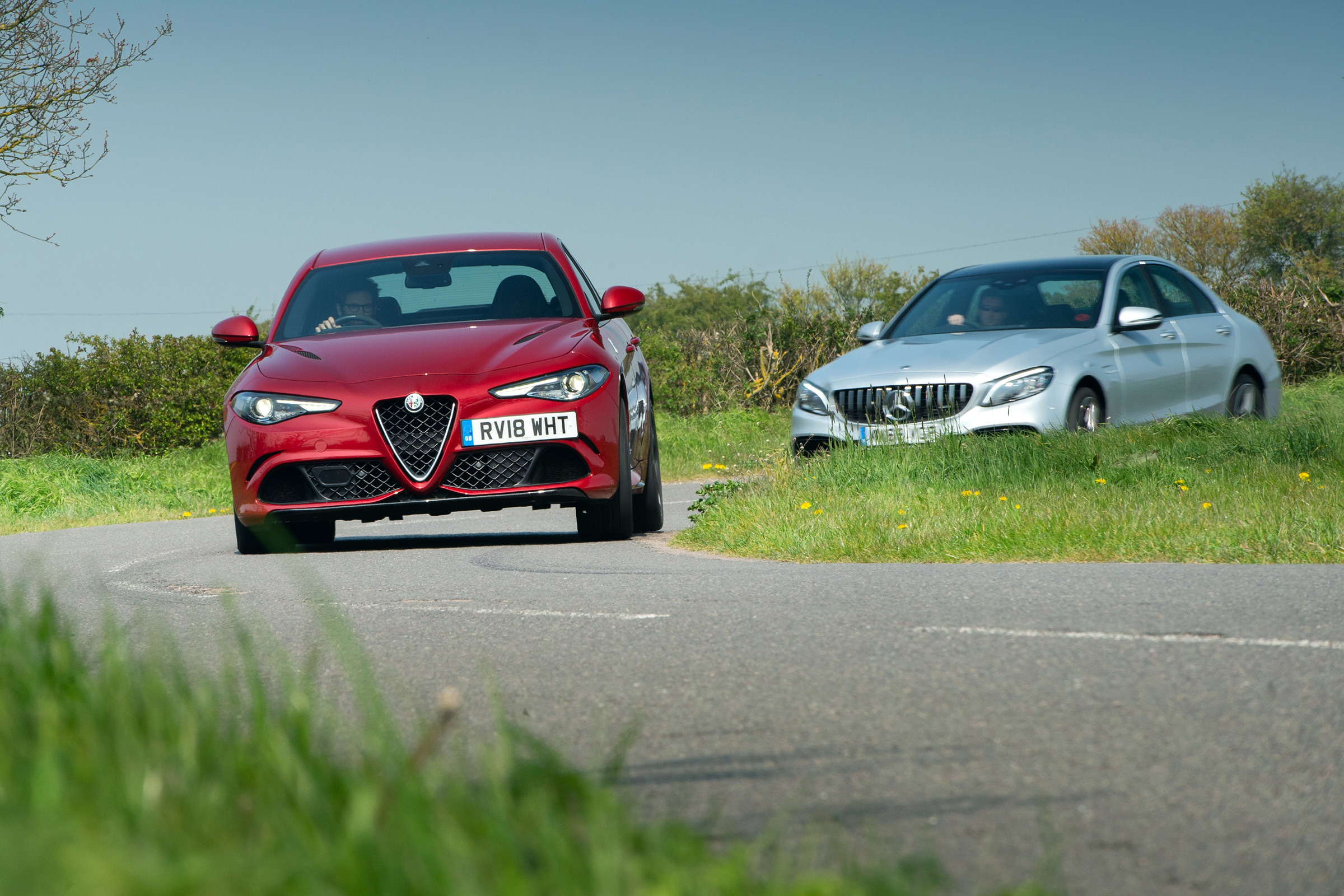 Mercedes-AMG C63 S vs Alfa Romeo Giulia Quadrifoglio cornering