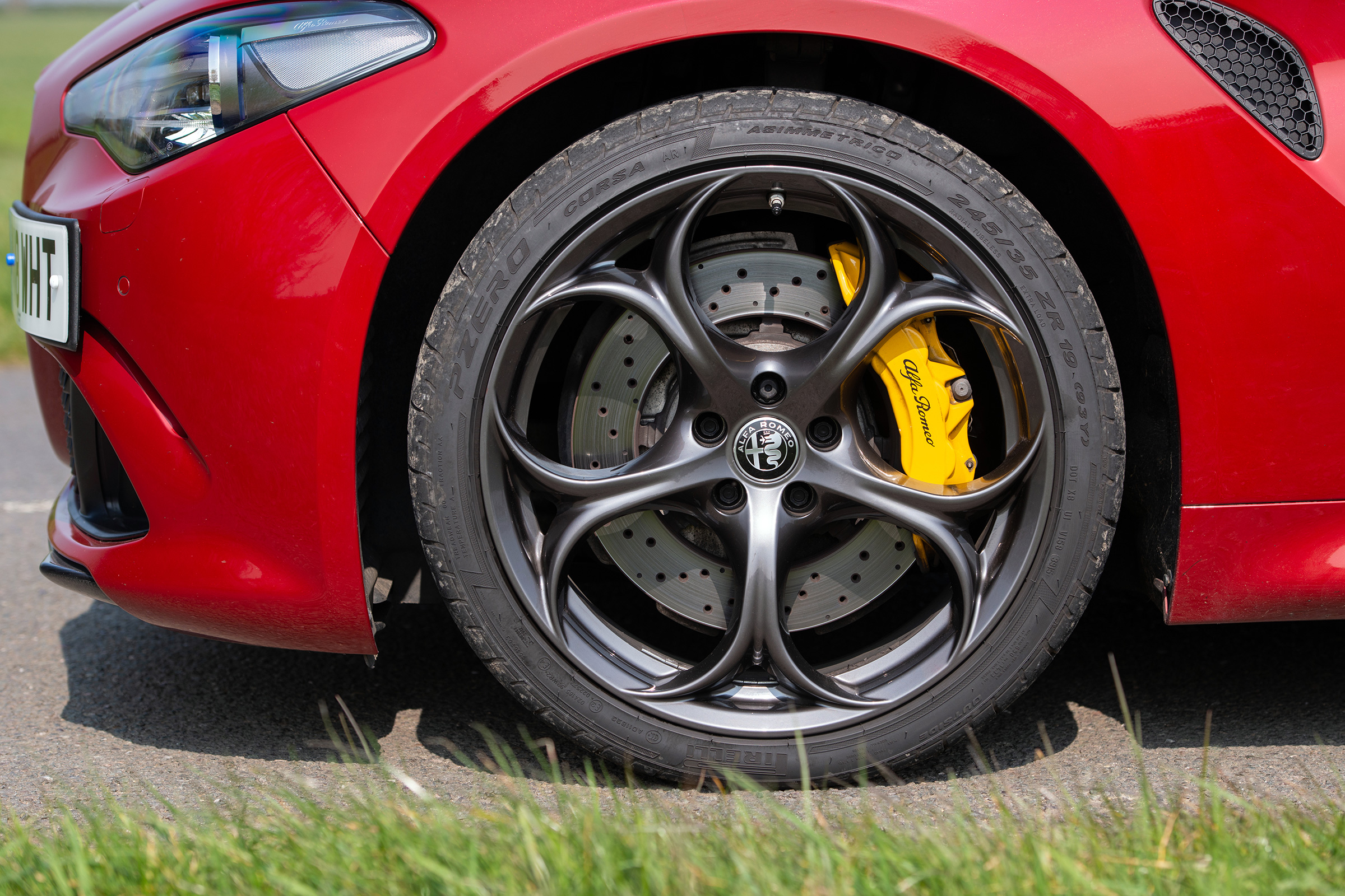 Alfa Romeo Giulia Quadrifoglio wheel