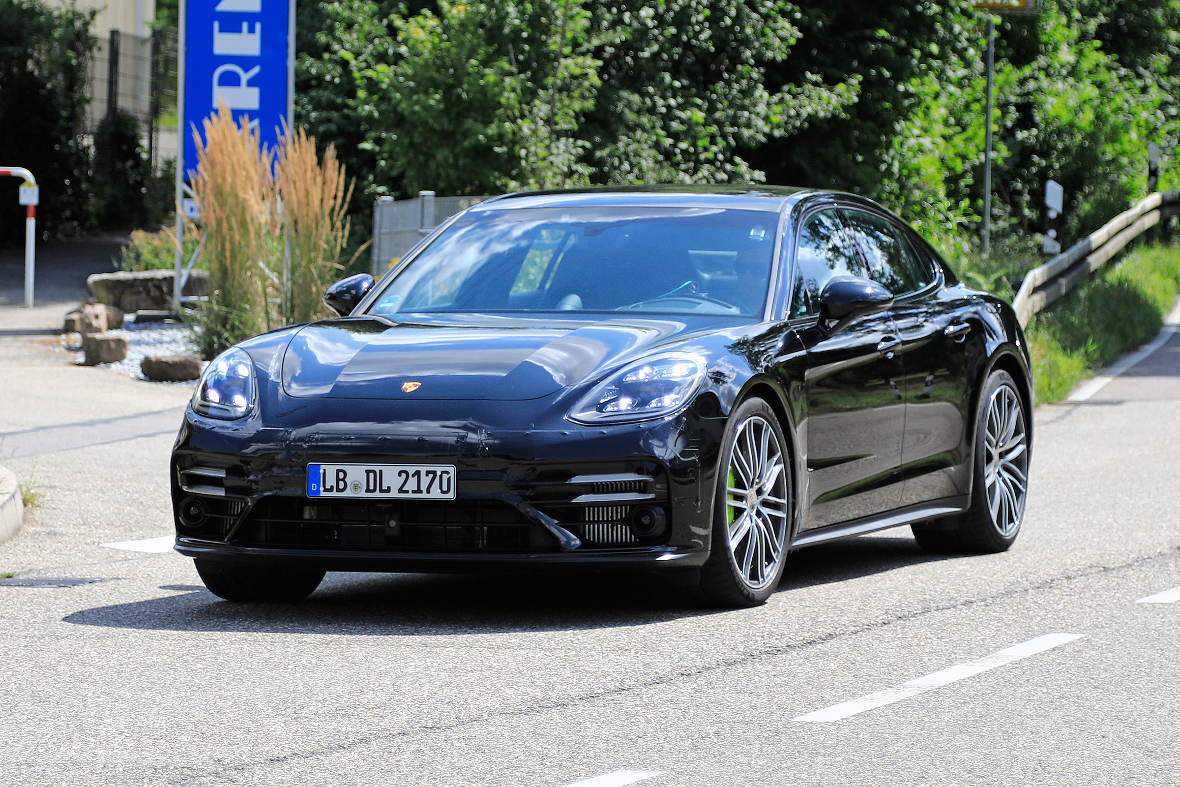 Porsche Panamera FL - front quarter
