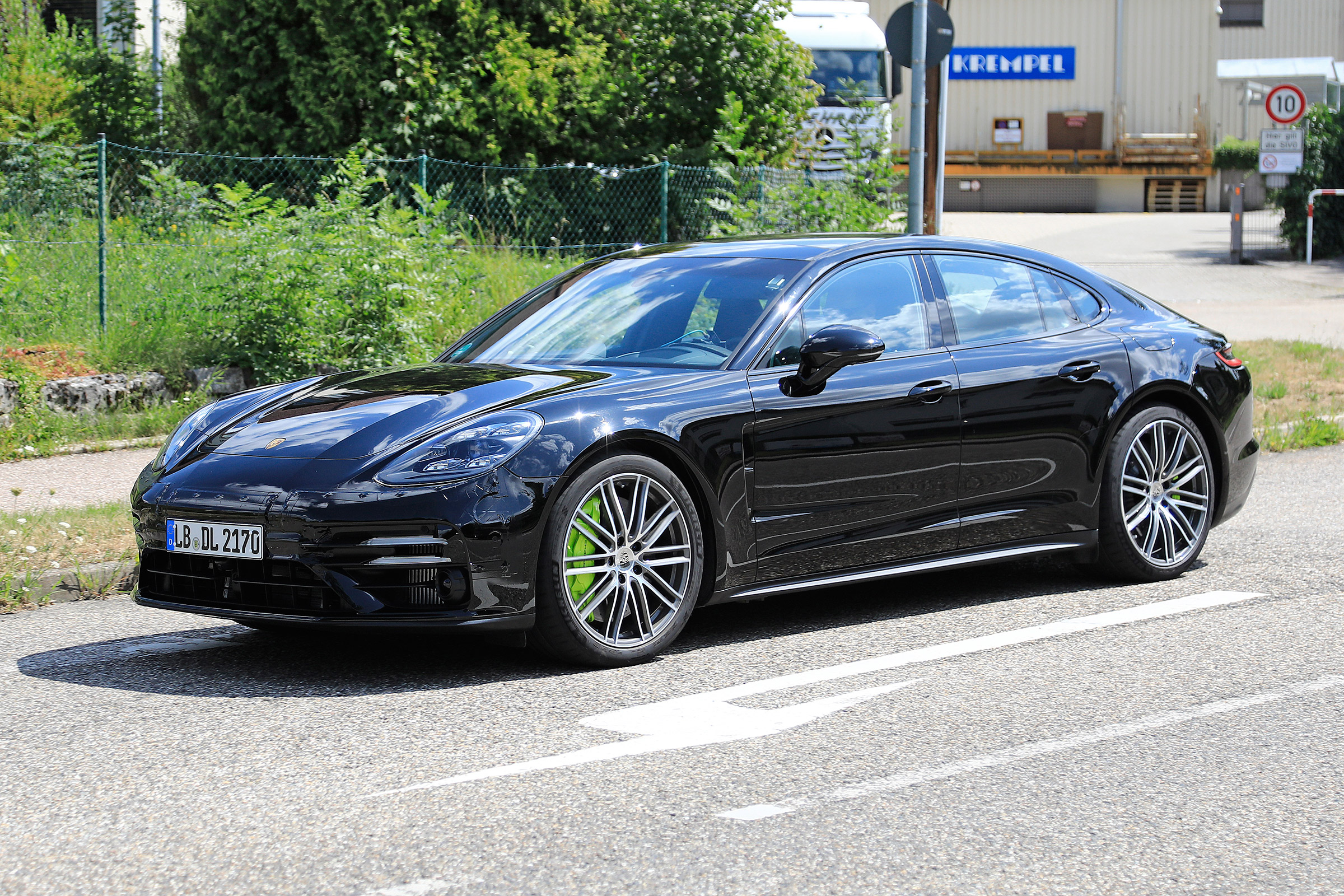Porsche Panamera FL - front 