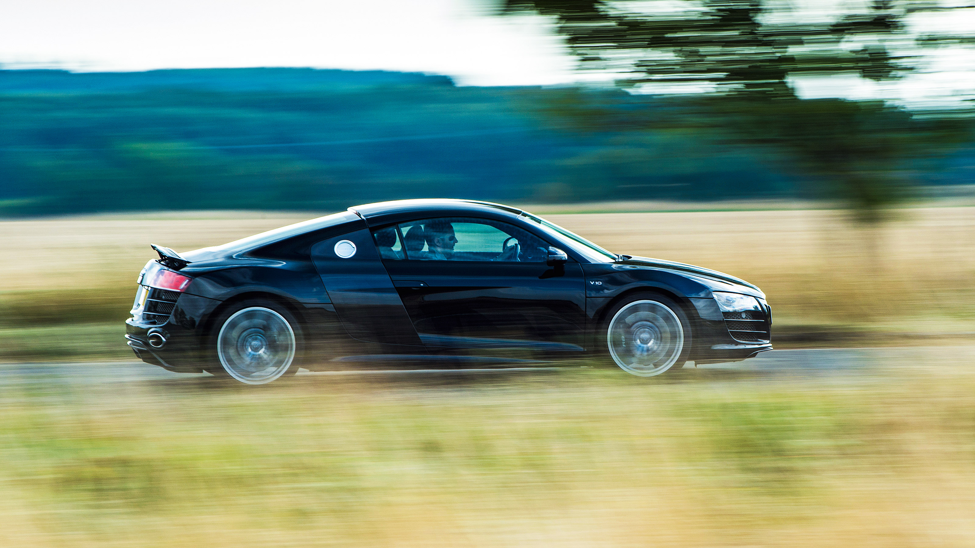 Audi R8 side