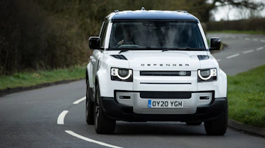 Land Rover Defender 110 P400 SE – quarter