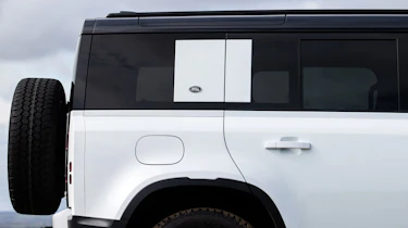 Land Rover Defender 110 P400 SE – side