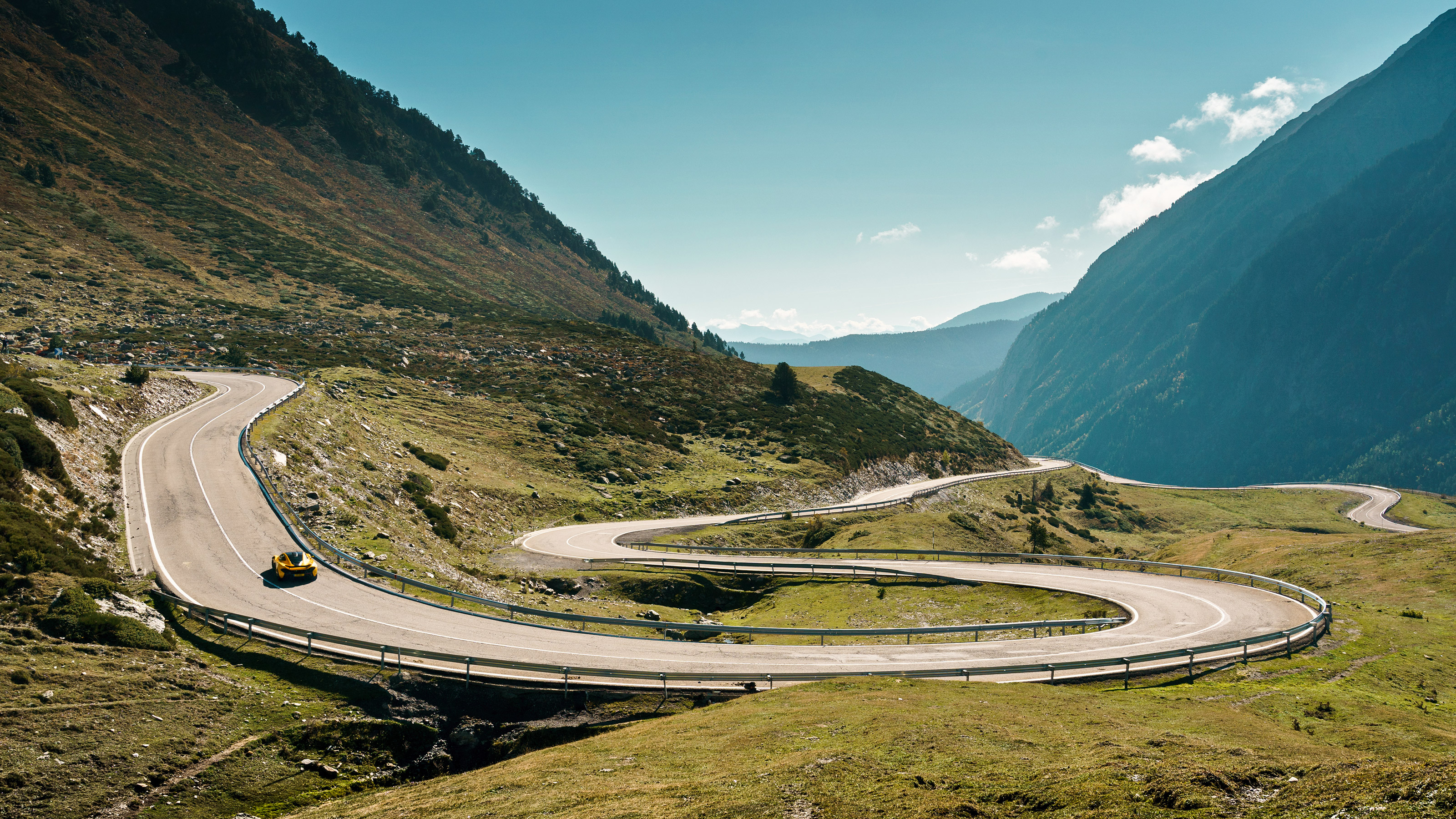 McLaren P1 road-trip