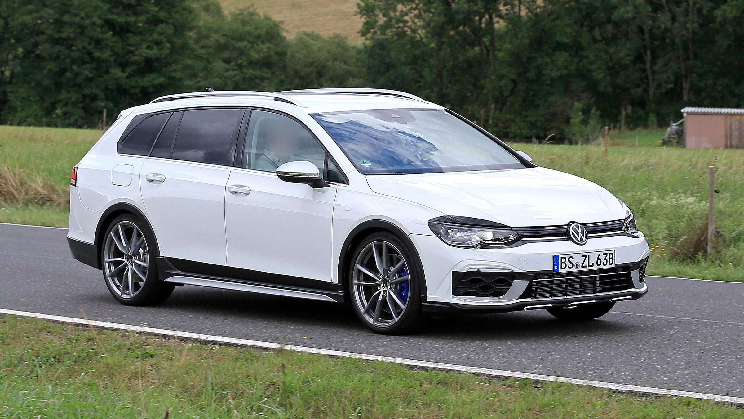 Golf R Estate 2020 spied - front quarter