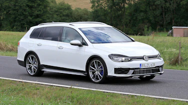 Golf R Estate 2020 spied - front quarter