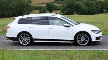 Golf R Estate 2020 spied - profile
