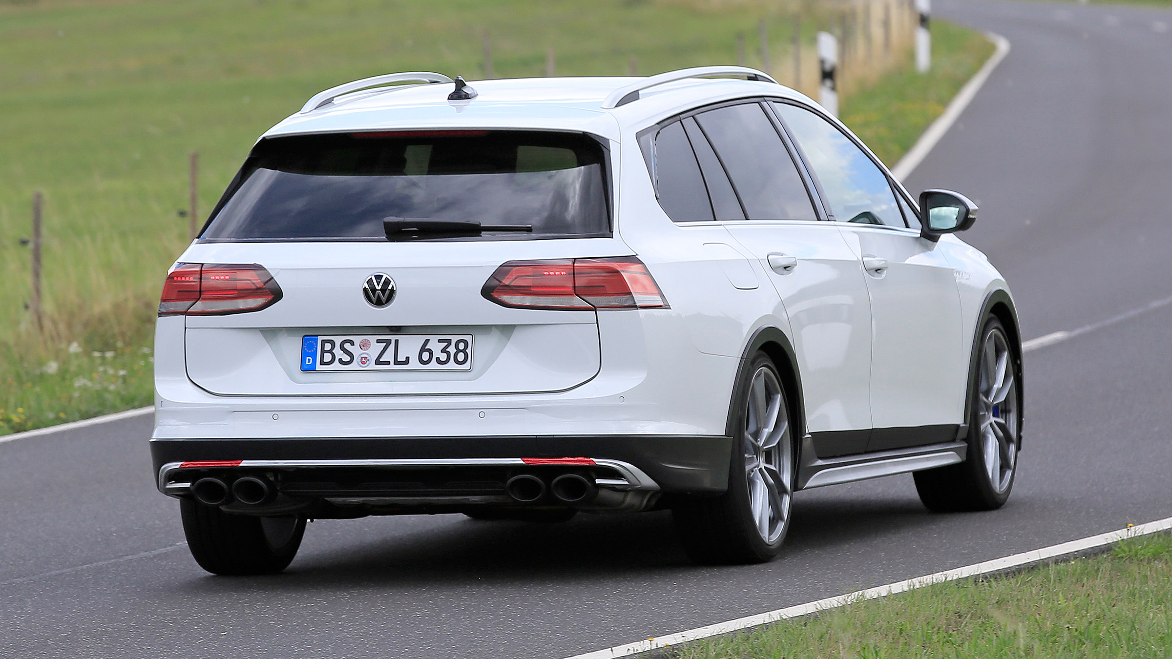 Golf R Estate 2020 spied - rear