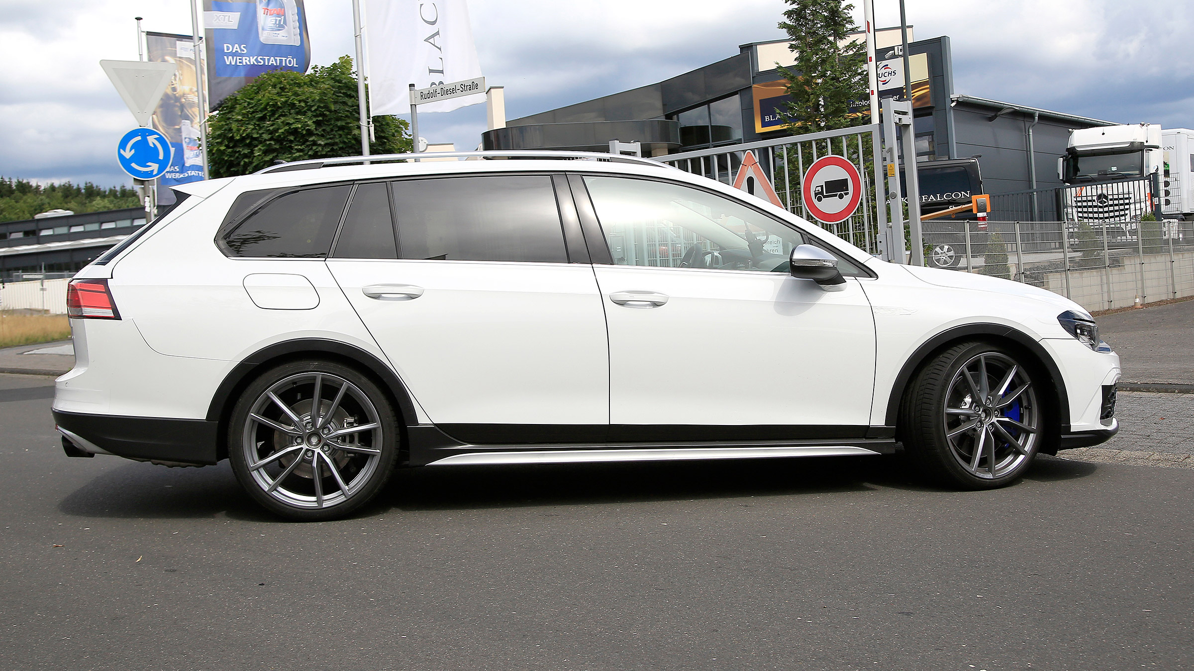 Golf R Estate 2020 spied - side
