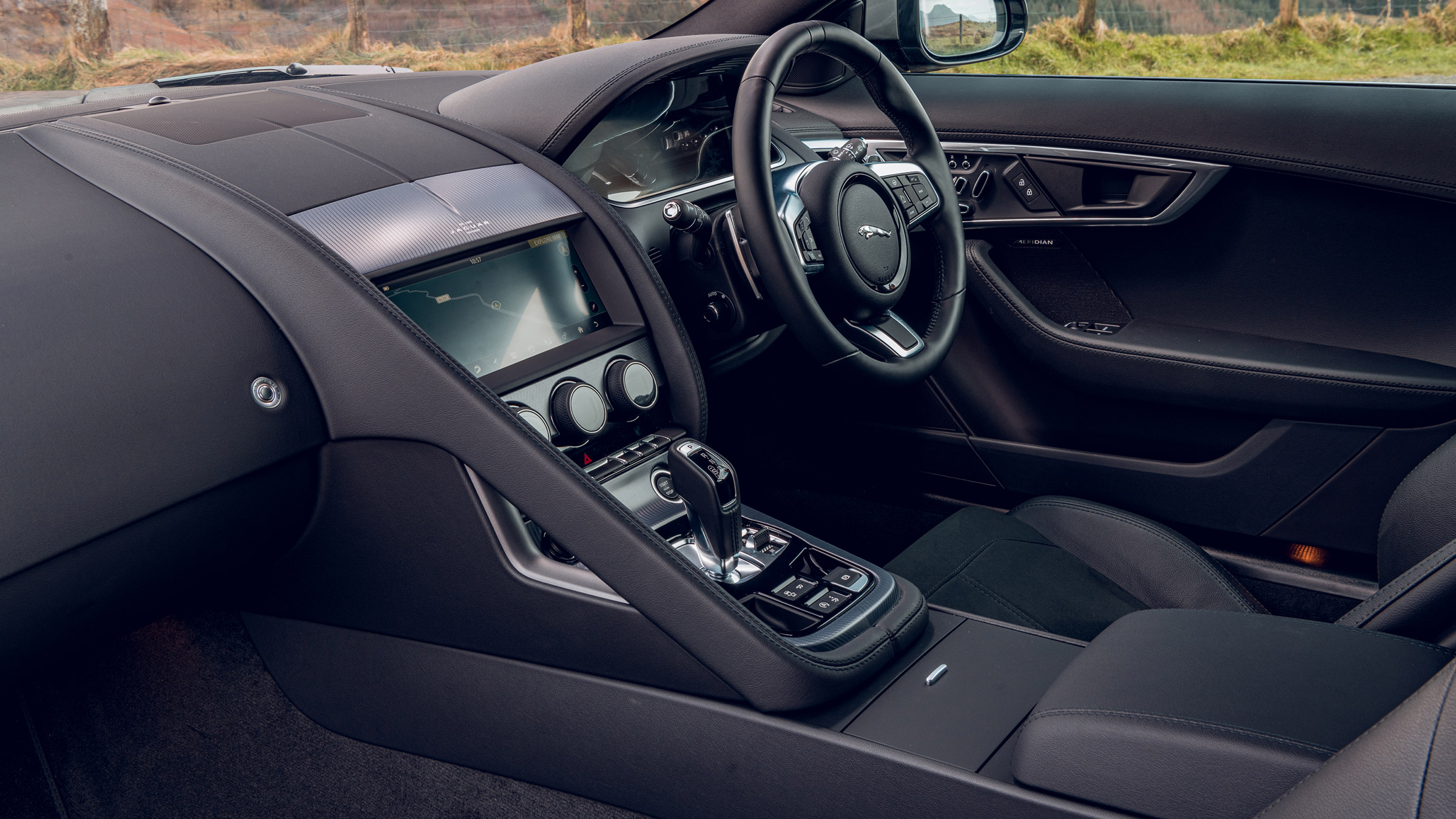 Used Jaguar F-Type P450 – cabin