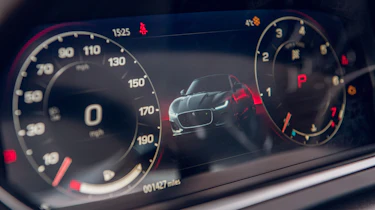Used Jaguar F-Type P450 – dials