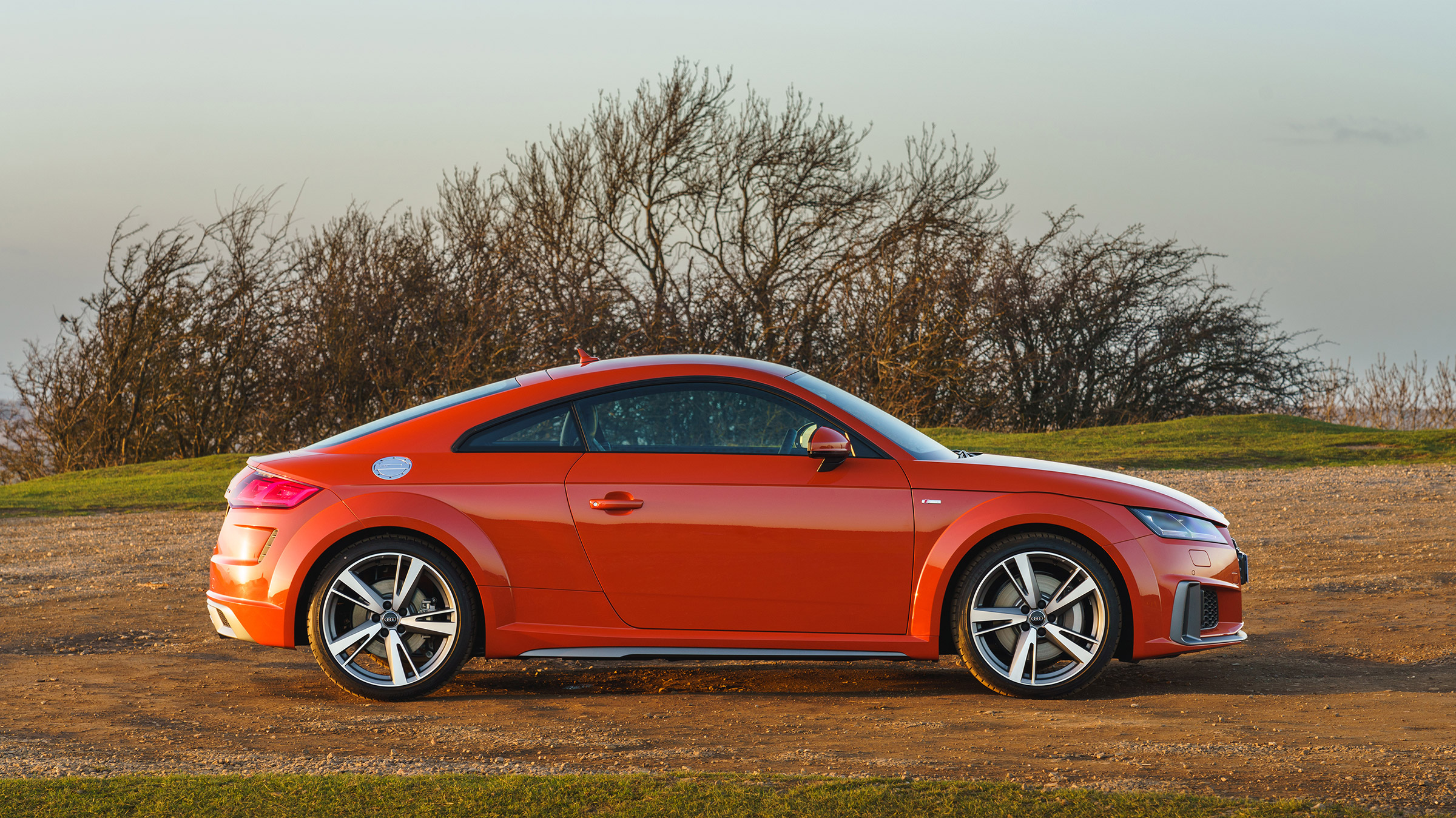 Audi TT – side