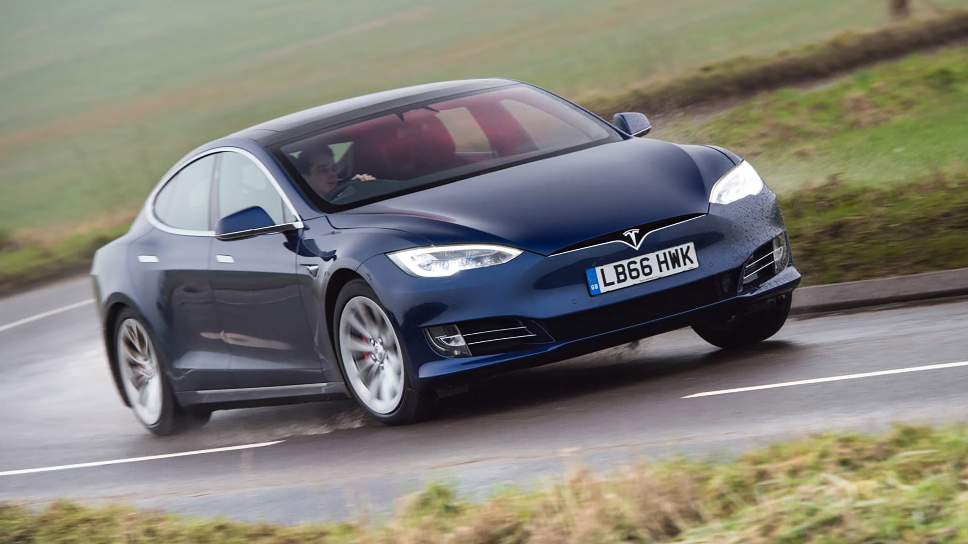 Tesla Model S – front