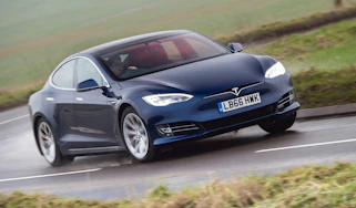 Tesla Model S – front