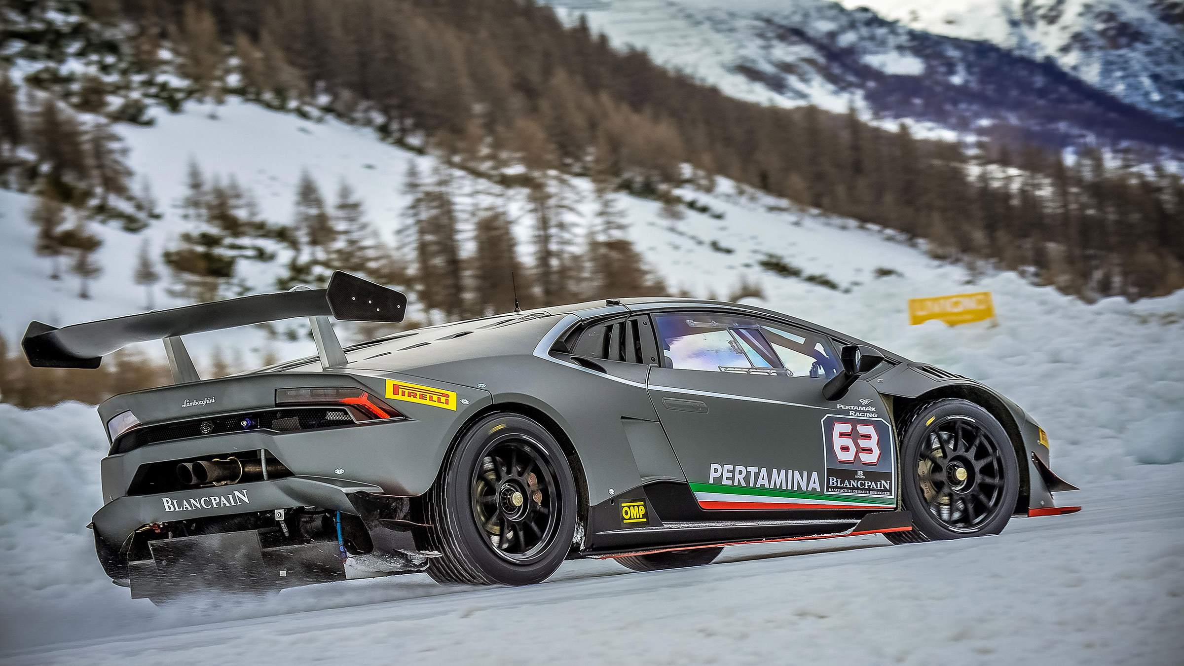 Pirelli winter tyres campaign - Lamborghini snow